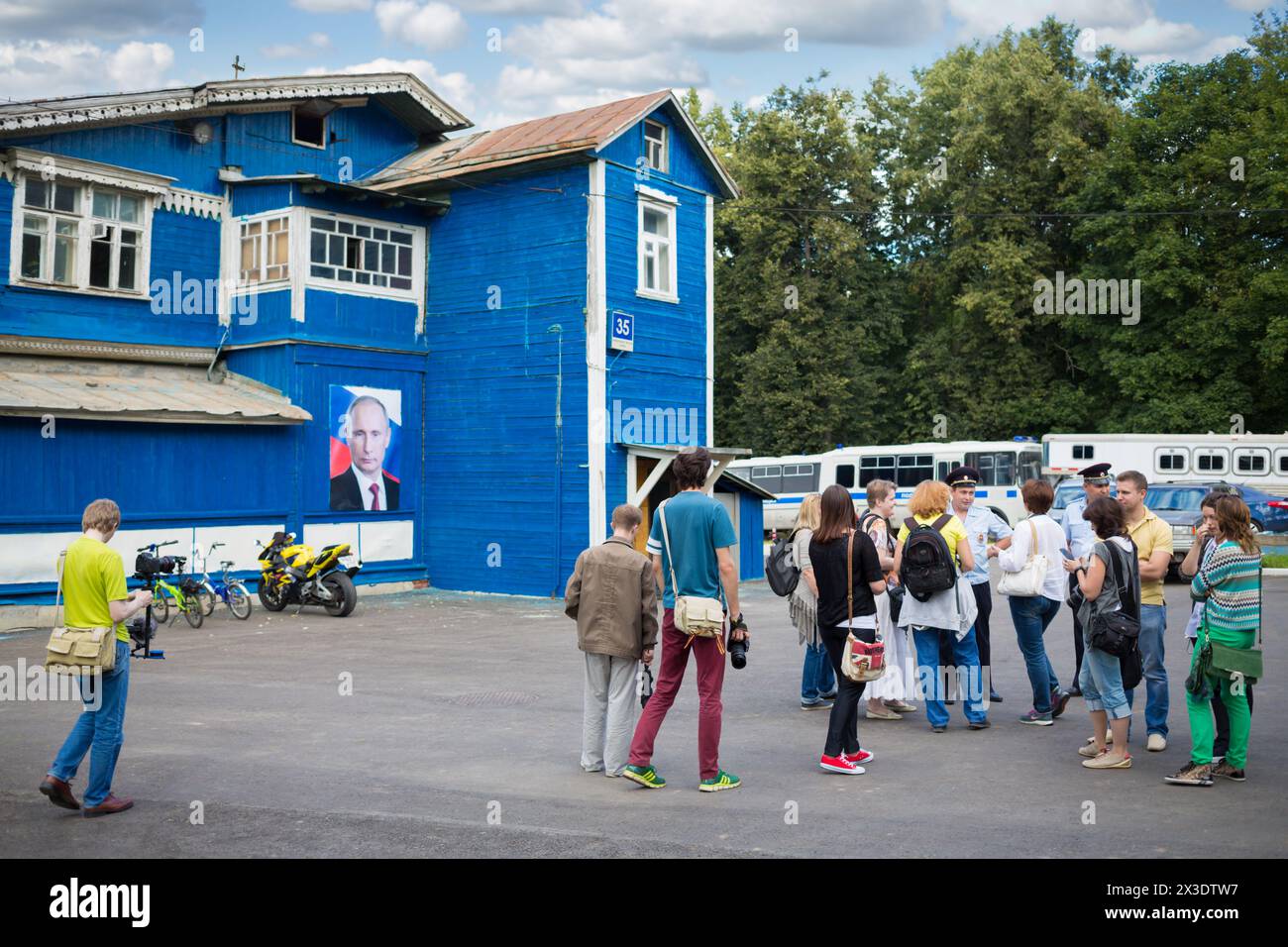 RUSSIA, MOSCOW - 06 AUG, 2015: Policemen is giving interview to many bloggers in Sokolniki. Stock Photo
