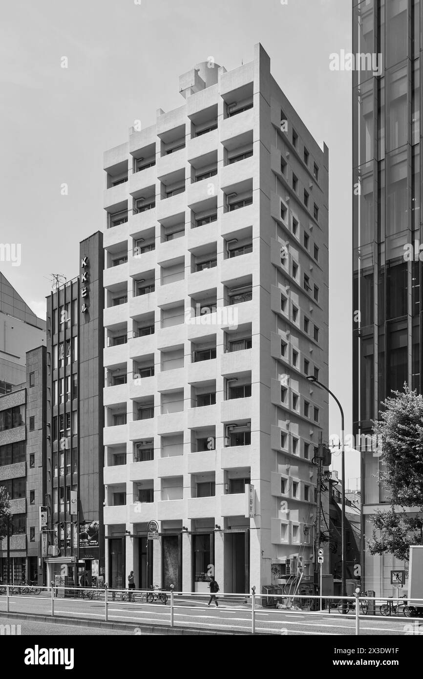 Sky Building No. 2 (第2スカイビル), designed by Watanabe Yoji, 1968; Shinjuku, Tokyo, Japan Stock Photo