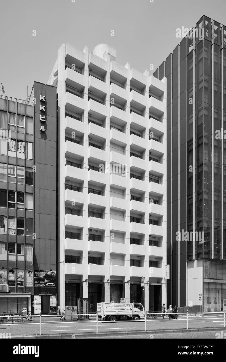 Sky Building No. 2 (第2スカイビル), designed by Watanabe Yoji, 1968; Shinjuku, Tokyo, Japan Stock Photo