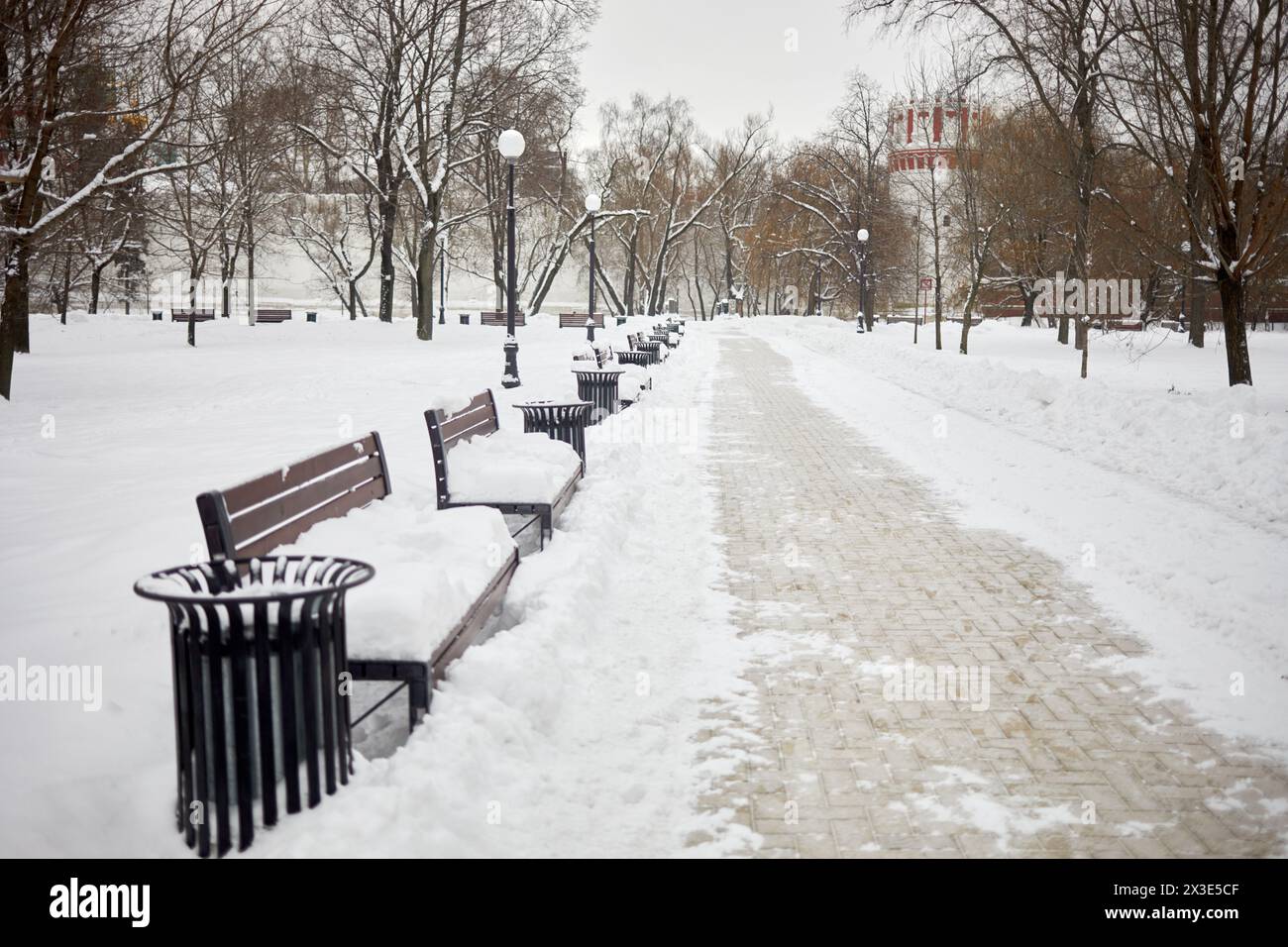 Alley benches in snowy city hi-res stock photography and images - Alamy