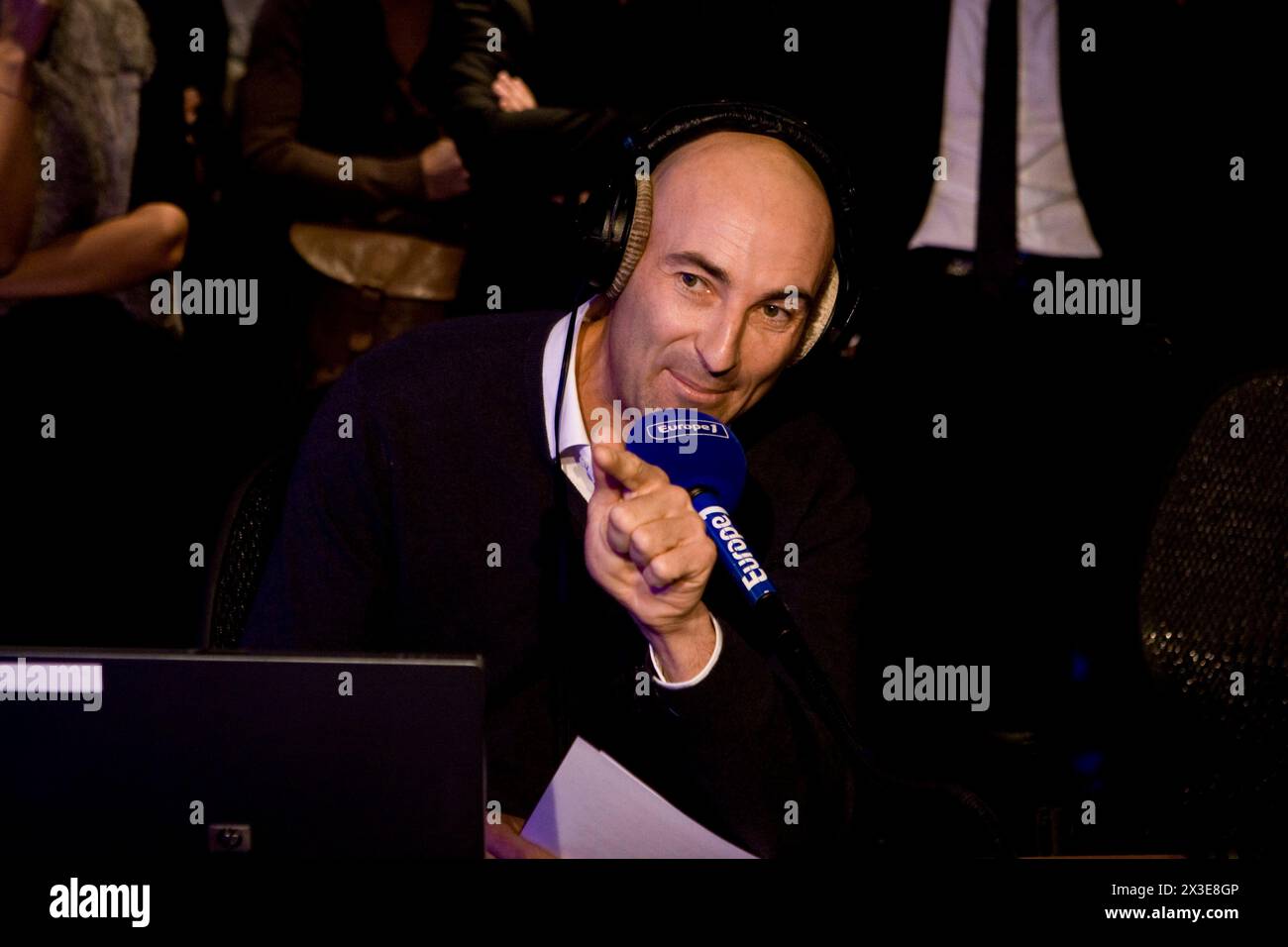 EUROPE 1 RADIO PROGRAM PLUS GUESTS Stock Photo - Alamy