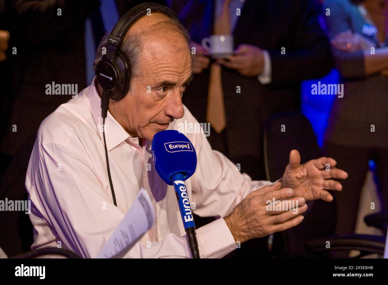 EUROPE 1 RADIO PROGRAM PLUS GUESTS Stock Photo - Alamy