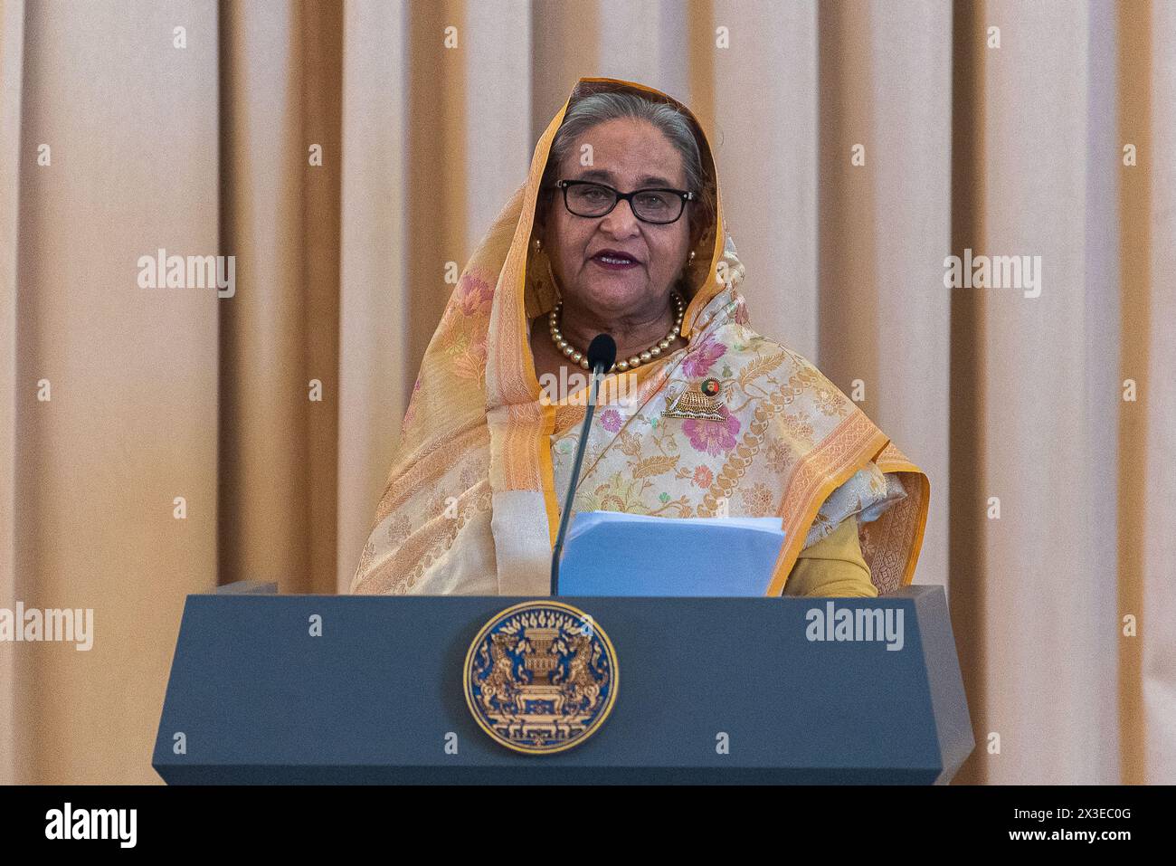 Bangkok, Thailand. 26th Apr, 2024. Bangladesh's prime minister Sheikh Hasina speaks to the media during a press conference at Government House. Bangladesh's prime minister Sheikh Hasina is on a six-day official visit to Thailand that aim to strengthen ties between the two nations. Sheikh Hasina is the first prime minister of Bangladesh who official visit Thailand since 2002. Credit: SOPA Images Limited/Alamy Live News Stock Photo