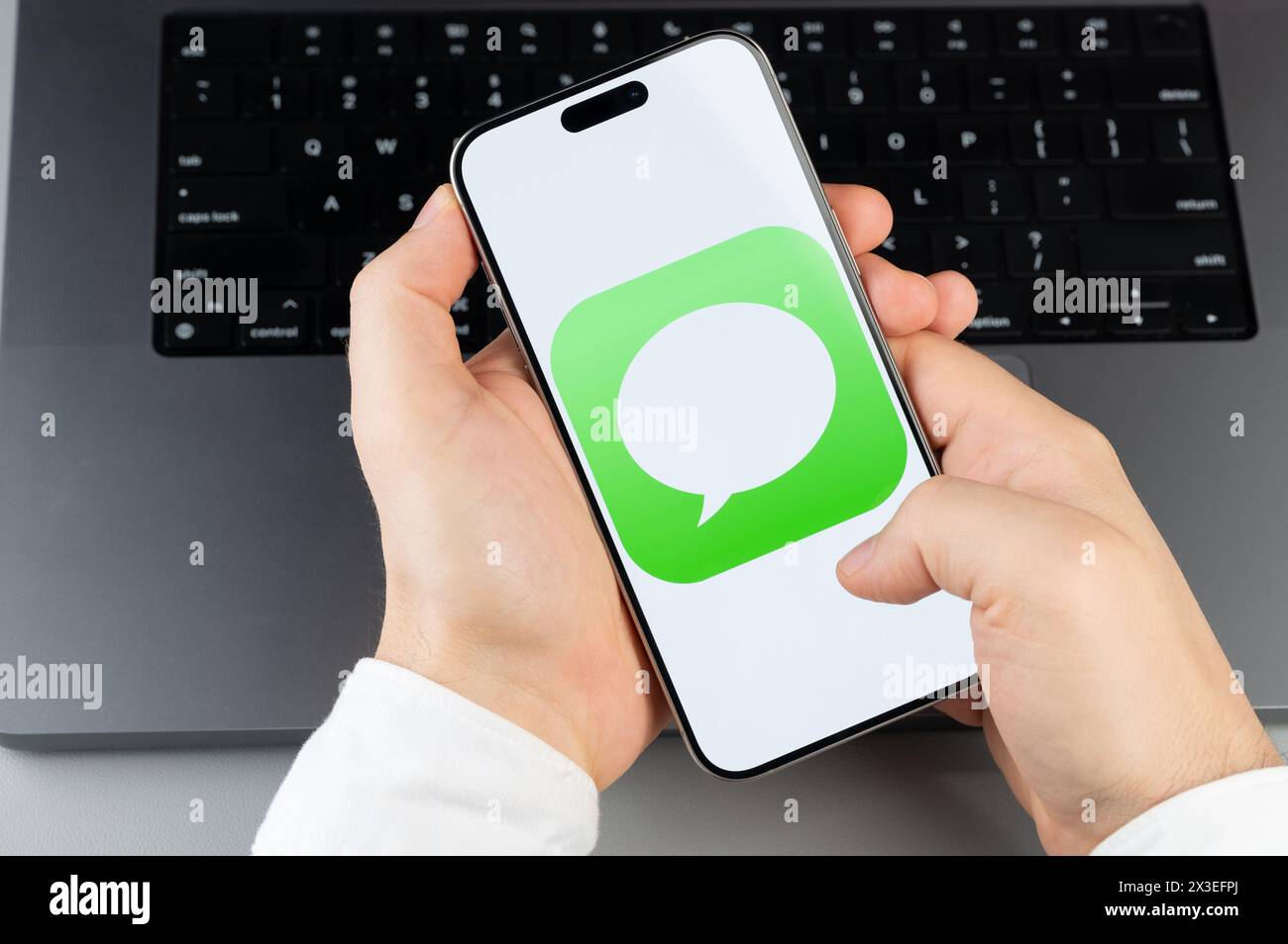 Imessages hi-res stock photography and images - Alamy