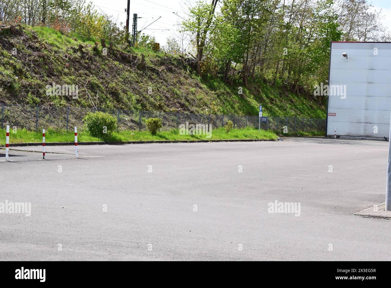 Empty mall parking lot hi-res stock photography and images - Alamy