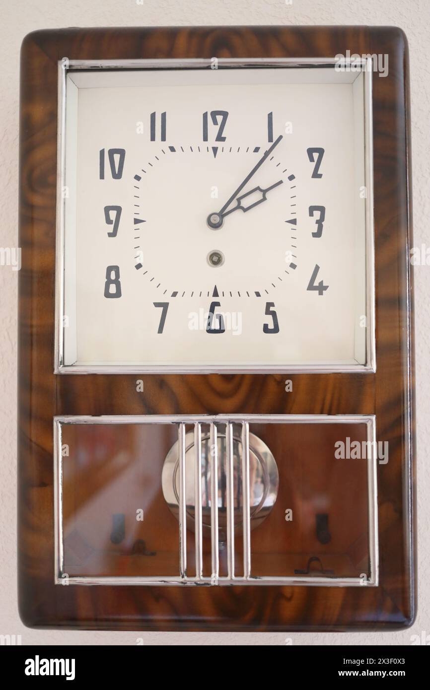Simple pendulum hi-res stock photography and images - Alamy