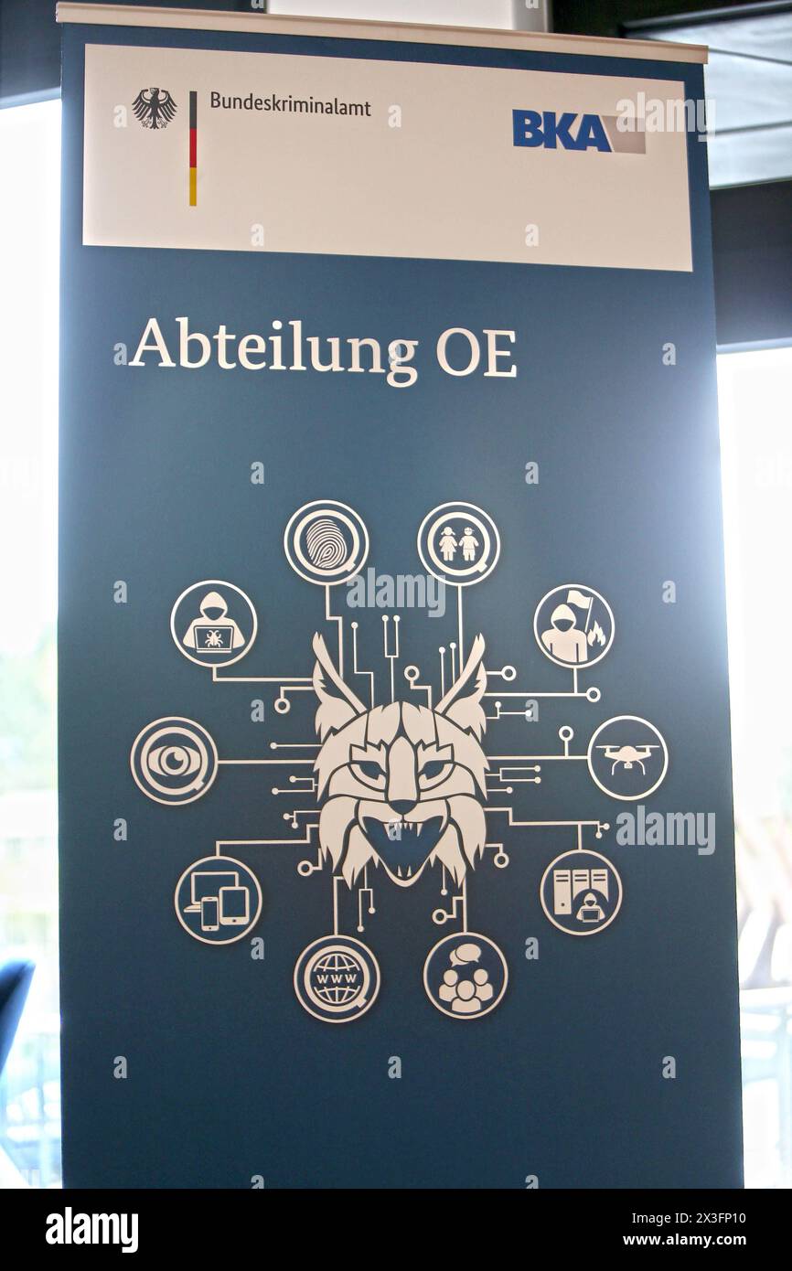 Bka Operative Rport Ein Roll-up-Banner des Bundeskriminalamt BKA mit Schriftzug Abteilung ...