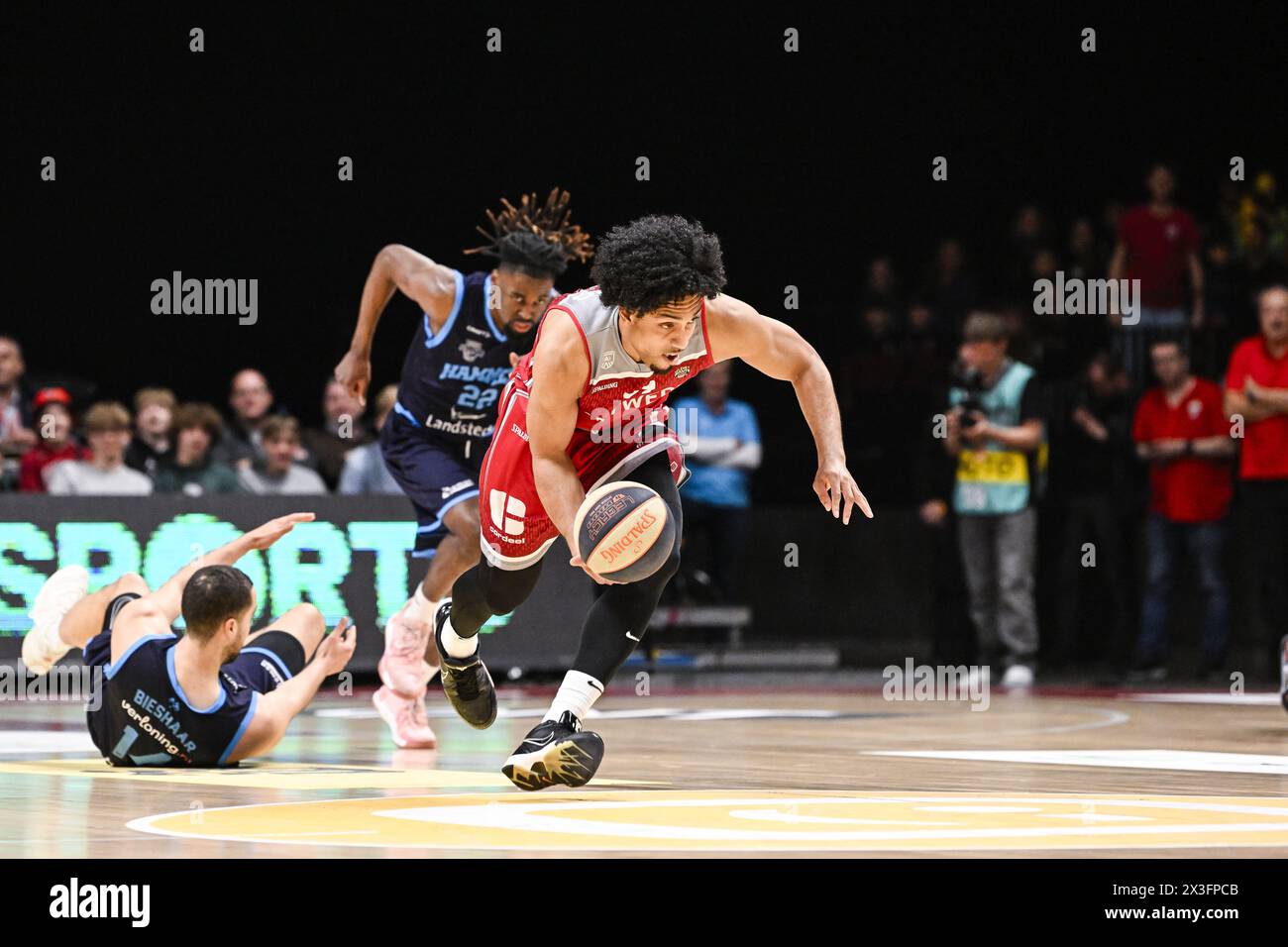 Antwerp, Belgium. 26th Apr, 2024. Antwerp's Justice Sueing pictured in