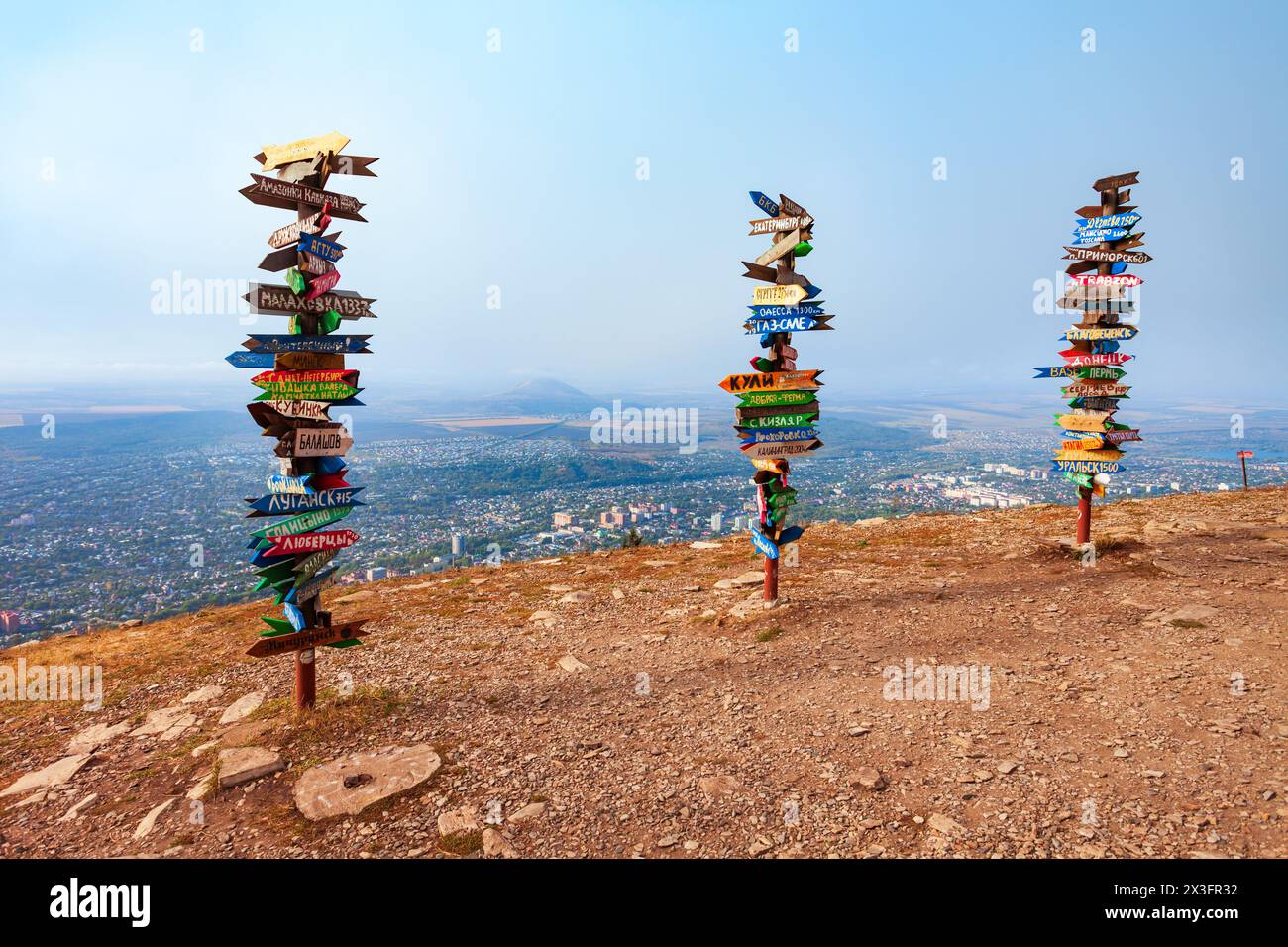 Pyatigorsk, Russia - September 30, 2020: Pointers with city names on the top of Mountain Mashuk in Pyatigorsk, Caucasian Mineral Waters region, Stavro Stock Photo