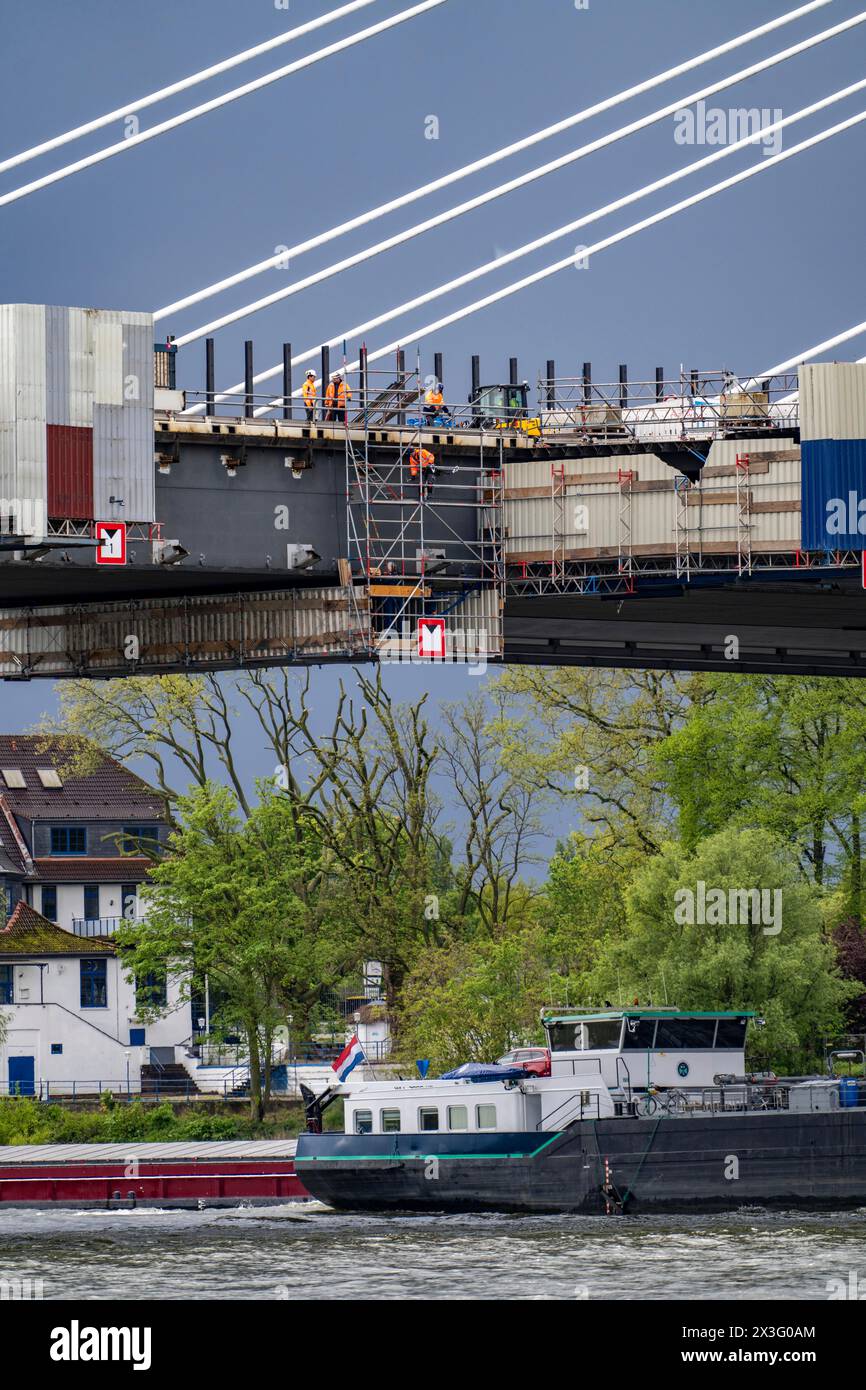 Demolition Using Wire Ropes The new Rhine bridge Neuenkamp, the A40, white pillar ropes, and the ...