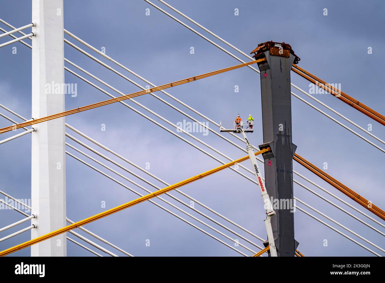 Demolition Using Wire Ropes The new Rhine bridge Neuenkamp, the A40, white pillar ropes, and the ...