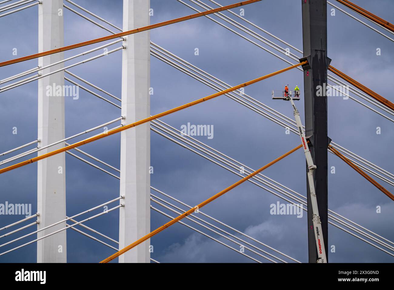 Demolition Using Wire Ropes The new Rhine bridge Neuenkamp, the A40, white pillar ropes, and the ...