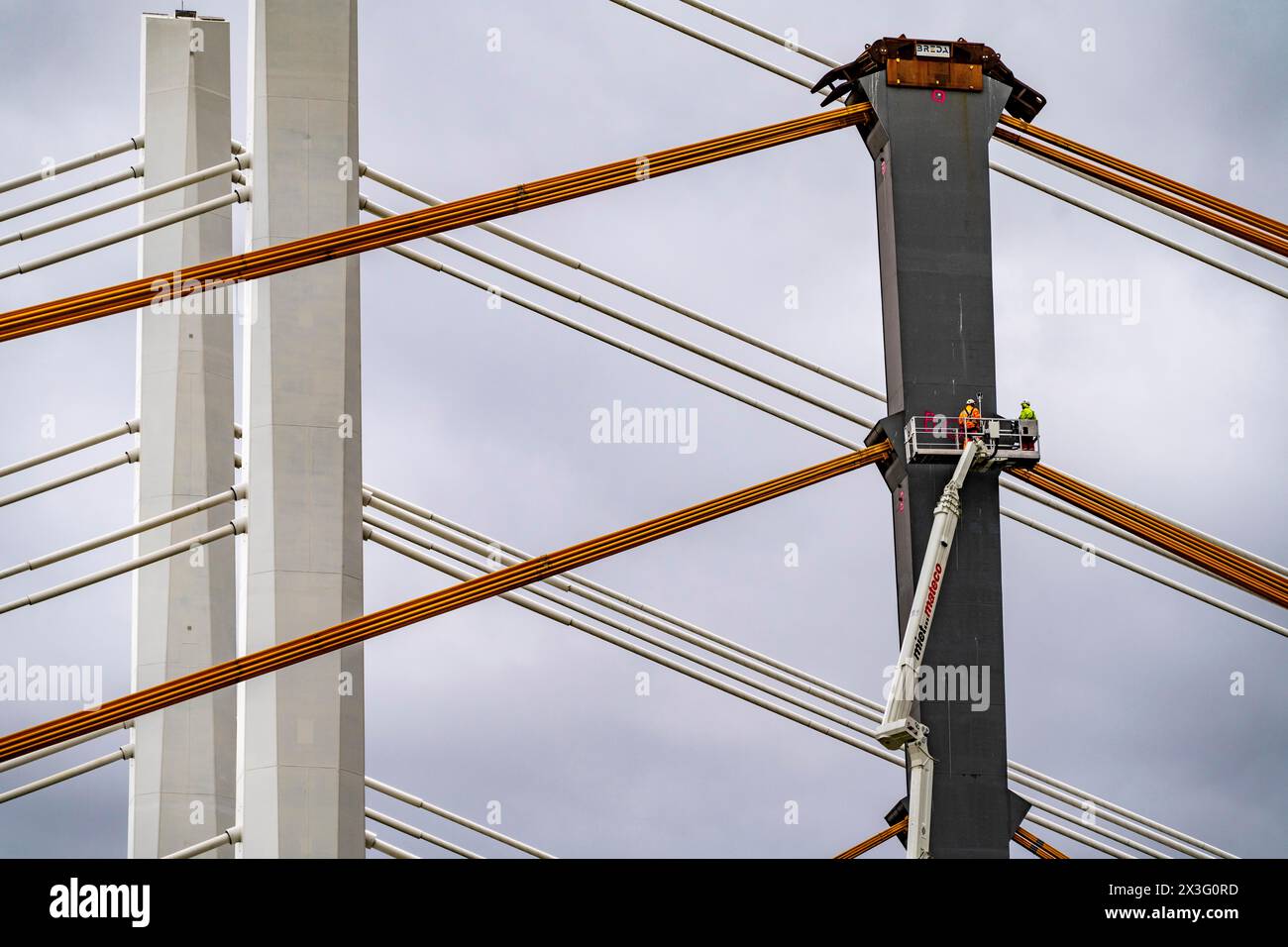 Demolition Using Wire Ropes The new Rhine bridge Neuenkamp, the A40, white pillar ropes, and the ...