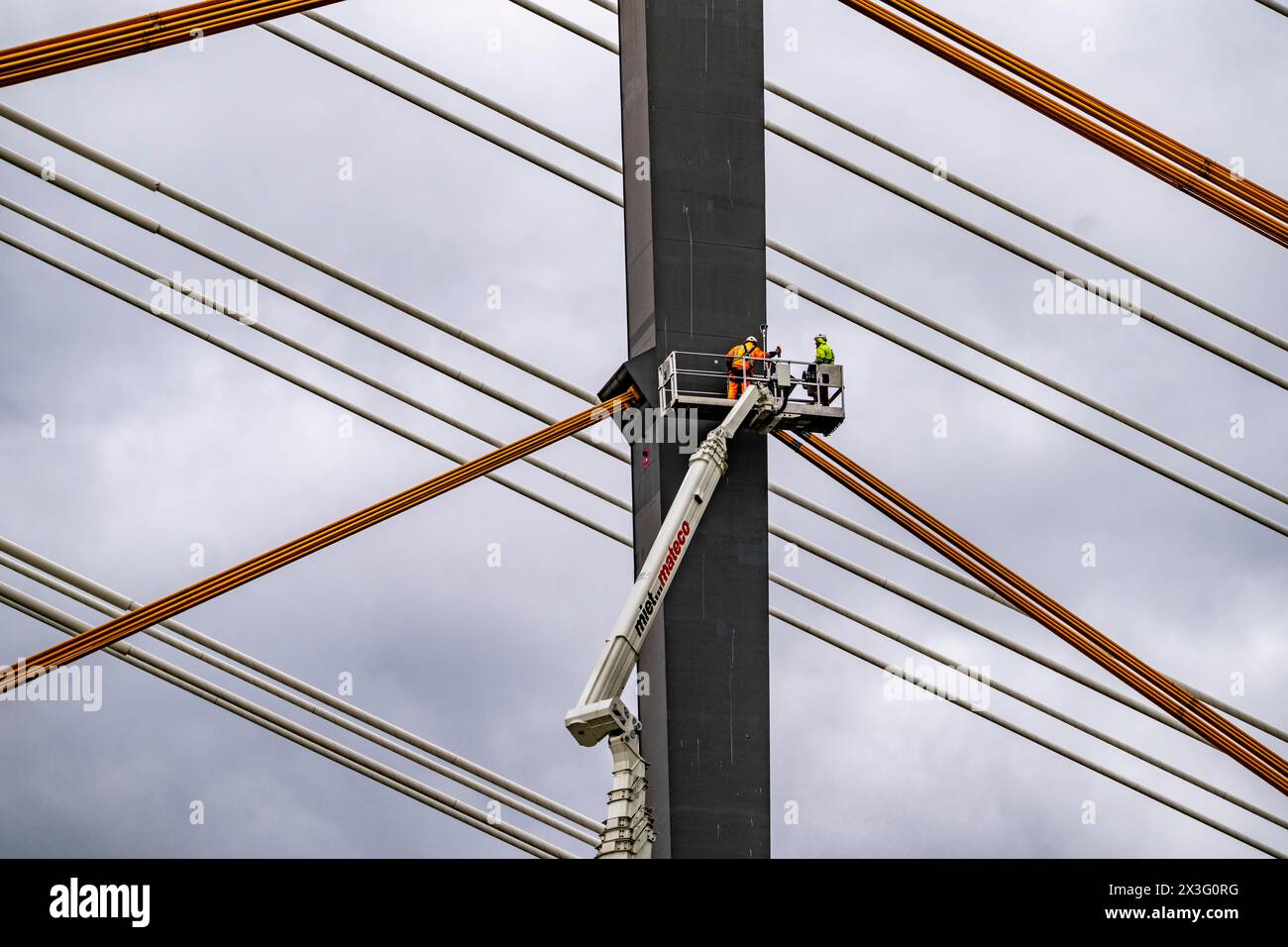 Demolition Using Wire Ropes The new Rhine bridge Neuenkamp, the A40, white pillar ropes, and the ...