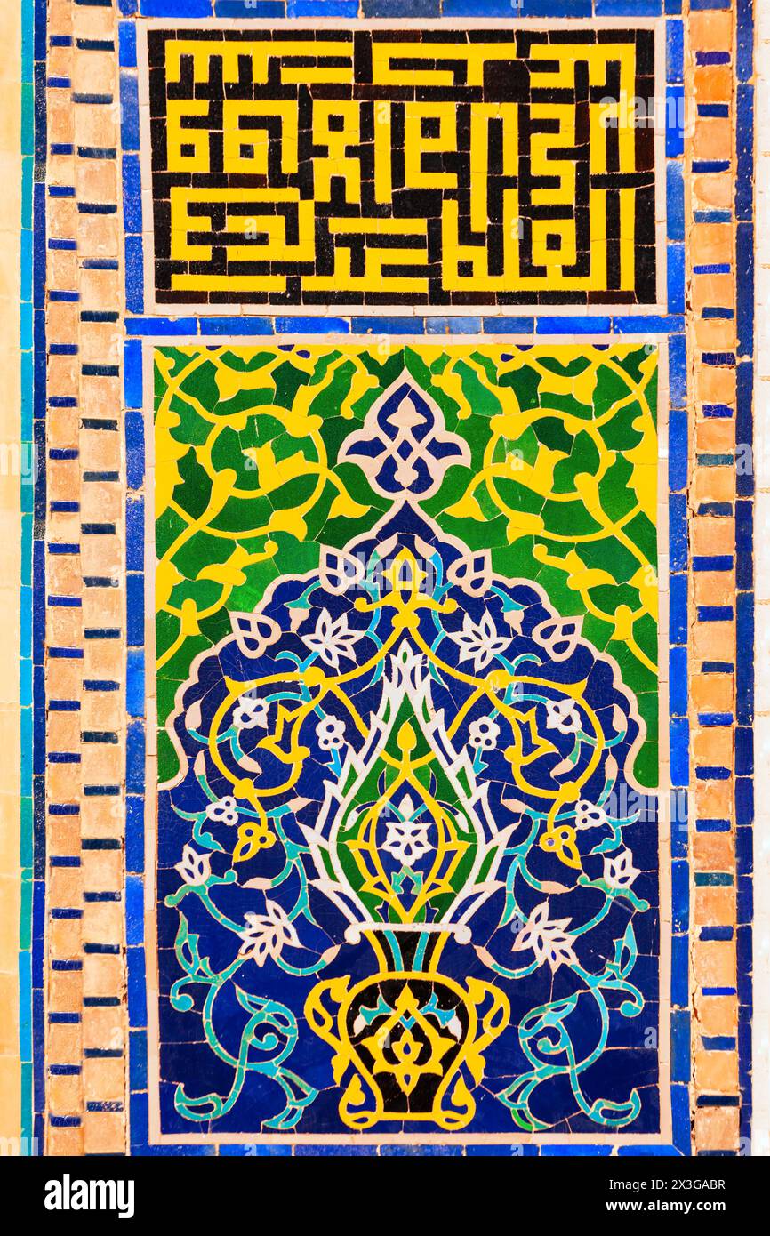 registan-mosaic-pattern-design-background-of-ceramic-tiles-of-registan