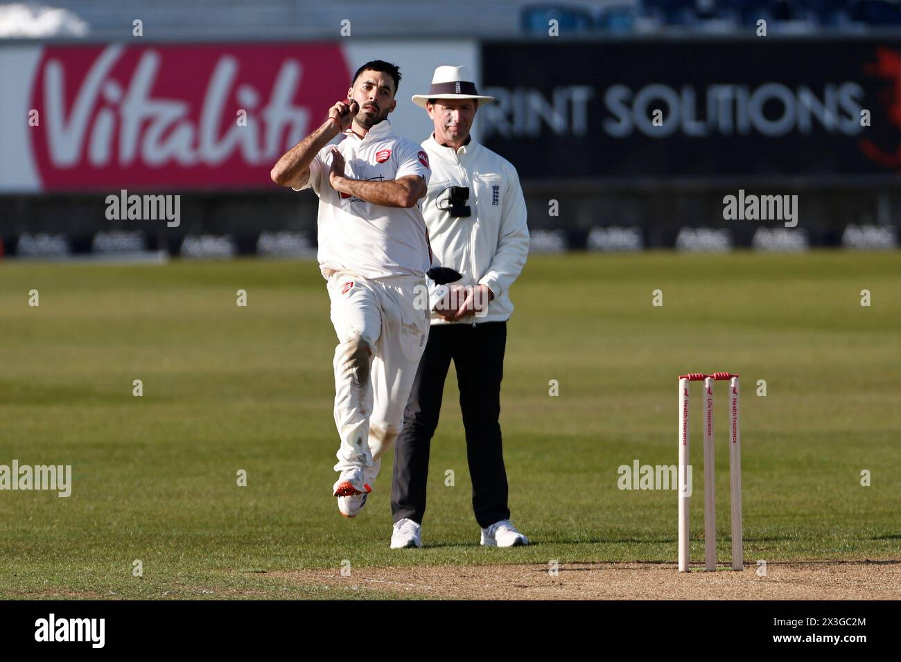 Shane Snater of Essex bowling while umpire Rob White looks on during the LV= County Championship match between Durham County Cricket Club and Essex at the Seat Unique Riverside, Chester le Street on Friday 26th April 2024. (Photo: Mark Fletcher | MI News) Credit: MI News & Sport /Alamy Live News Stock Photo