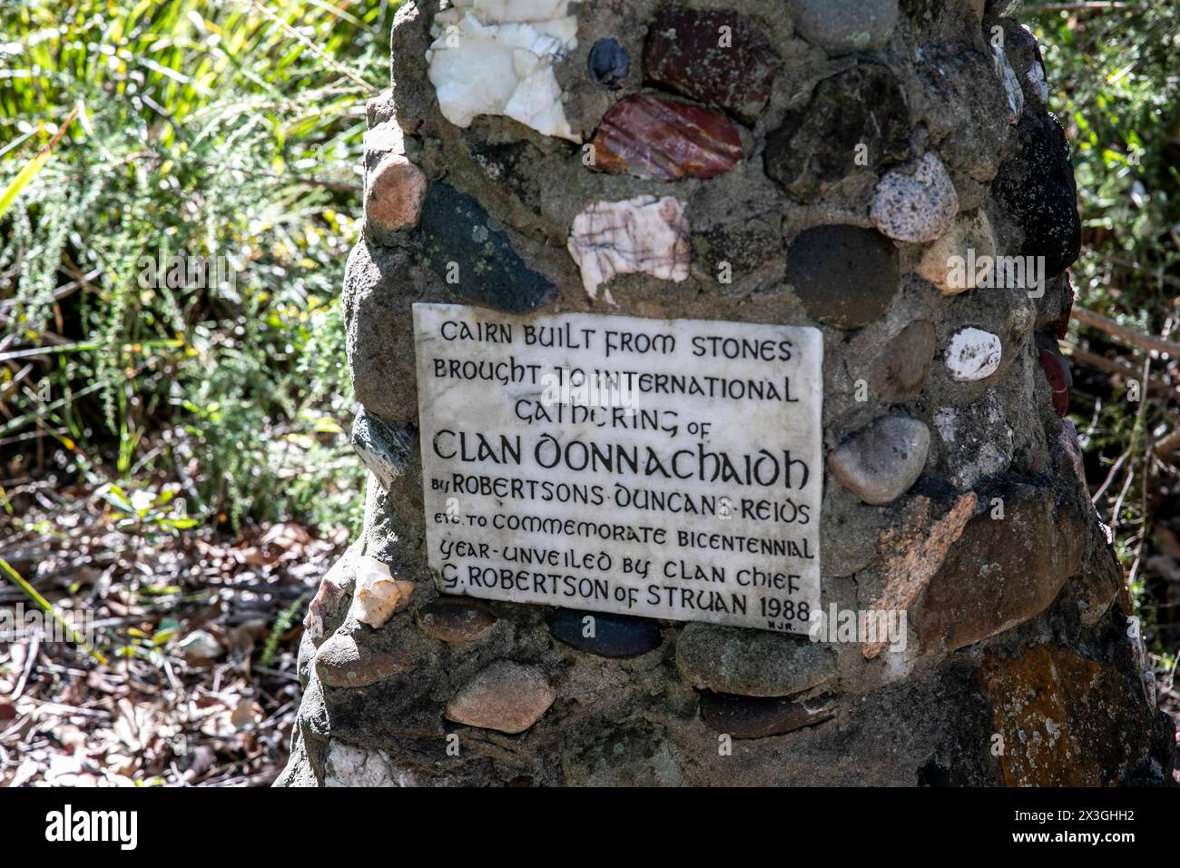 Cairn by members of Clan Donnachaidh commemorates the Bicentenary of European settlement in Australia in 1988 arrival of First Fleet,Cremorne, Sydney Stock Photo