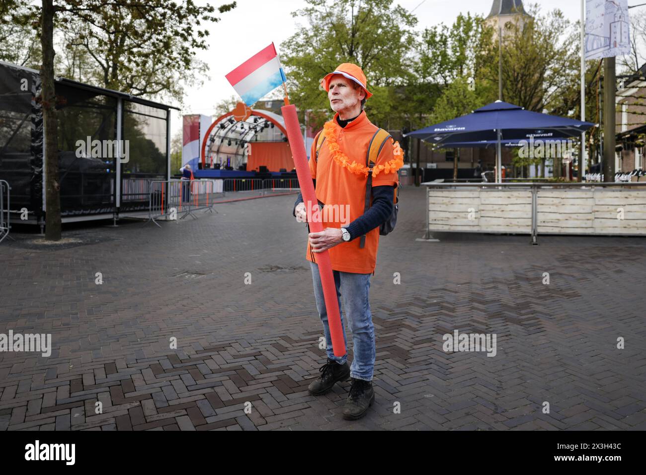 EMMEN - The first Orange fans have taken a place along the route that the royal family takes through the center of Emmen. ANP RAMON VAN FLYMEN netherlands out - belgium out Stock Photo