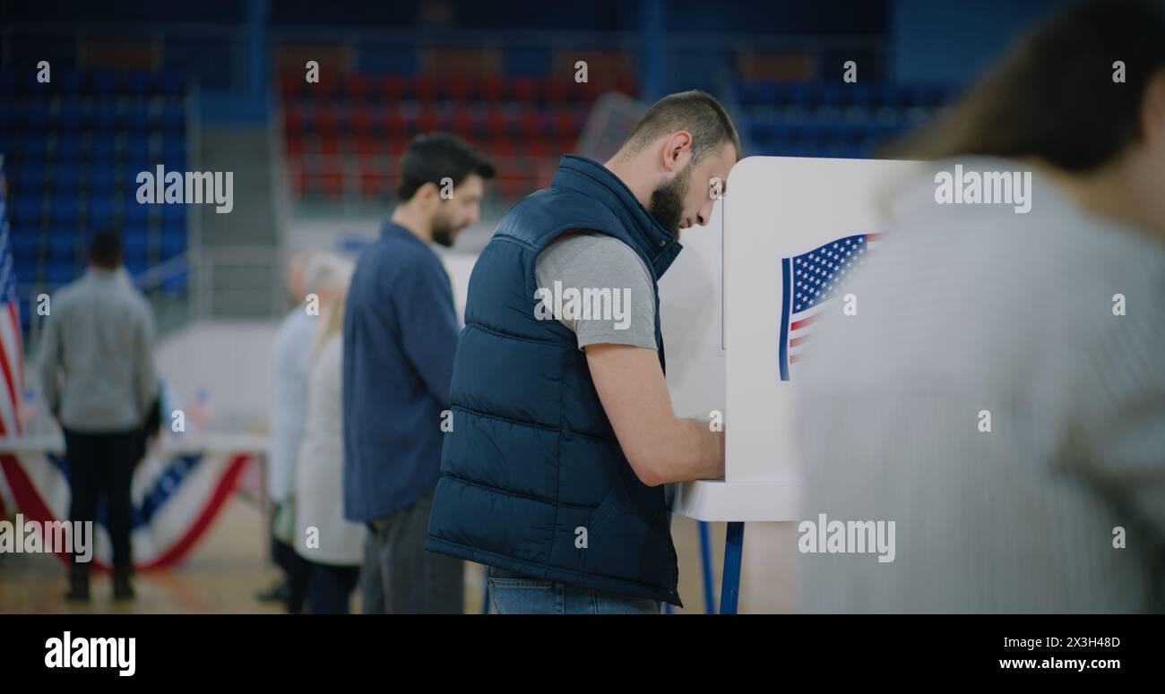 Usa voting booth hands hi-res stock photography and images - Alamy