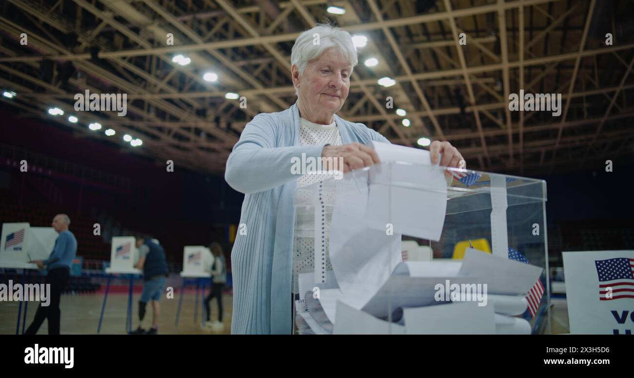Elderly woman ballot box usa hi-res stock photography and images - Alamy