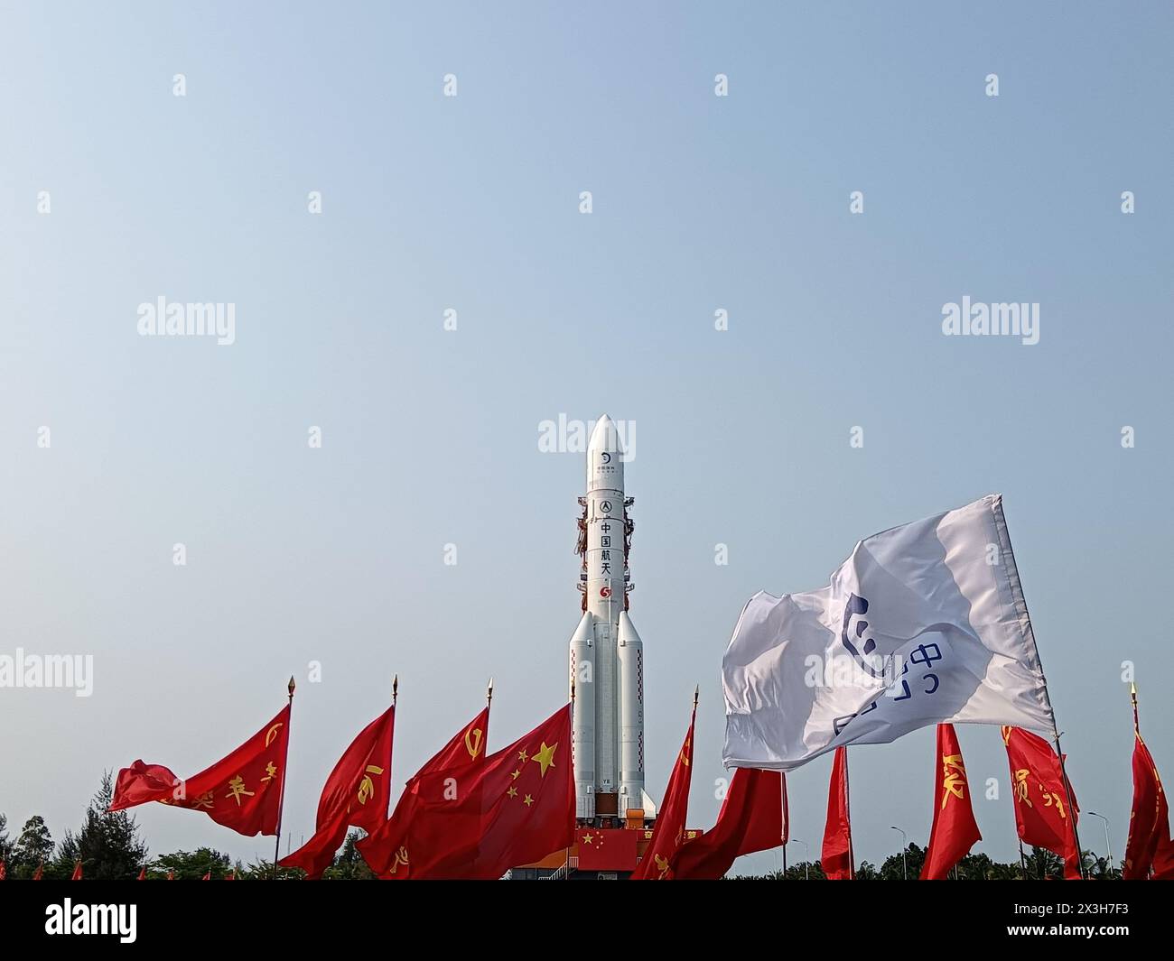 (240427) -- WENCHANG, April 27, 2024 (Xinhua) -- This photo taken on April 27, 2024 shows the combination of the Chang'e-6 lunar probe and the Long March-5 Y8 carrier rocket being transferred vertically to the launching area at the Wenchang Space Launch Center in south China's Hainan Province. The Chang'e-6 lunar probe is scheduled for launch at an appropriate time at the beginning of May, according to the China National Space Administration (CNSA).   The combination of the Chang'e-6 lunar probe and the Long March-5 Y8 carrier rocket was transferred vertically on Saturday to the launching area Stock Photo