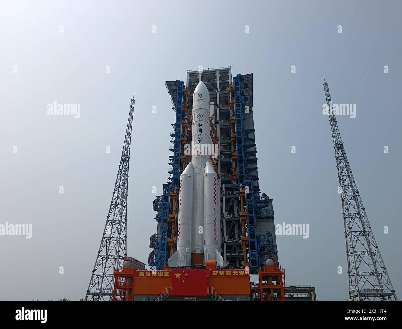 (240427) -- WENCHANG, April 27, 2024 (Xinhua) -- This photo taken on April 27, 2024 shows the combination of the Chang'e-6 lunar probe and the Long March-5 Y8 carrier rocket having been transferred vertically to the launching area at the Wenchang Space Launch Center in south China's Hainan Province. The Chang'e-6 lunar probe is scheduled for launch at an appropriate time at the beginning of May, according to the China National Space Administration (CNSA). The combination of the Chang'e-6 lunar probe and the Long March-5 Y8 carrier rocket was transferred vertically on Saturday to the launchin Stock Photo