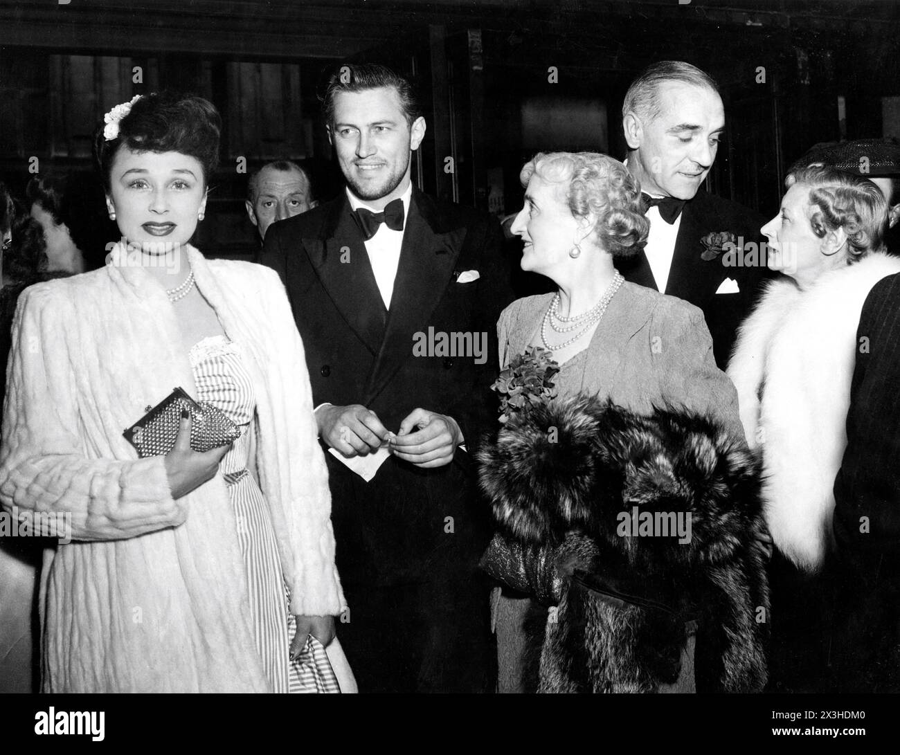 GOOGIE WITHERS JOHN McCALLUM and Mrs. WITHERS (mother of Googie) at the premiere at The New Gallery cinema, Regent Street, London in June 1947 of GOOGIE WITHERS JEAN KENT and JOHN McCALLUM in THE LOVES OF JOANNA GODDEN 1947 directors CHARLES FREND and (uncredited) ROBERT HAMER novel Sheila Kaye-Smith screenplay H.E. Bates music Ralph Vaughan Williams producer Michael Balcon Ealing Studios / General Film Distributors (GFD) Stock Photo