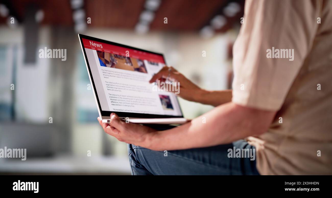 Girl watching on screen computer hi-res stock photography and images ...