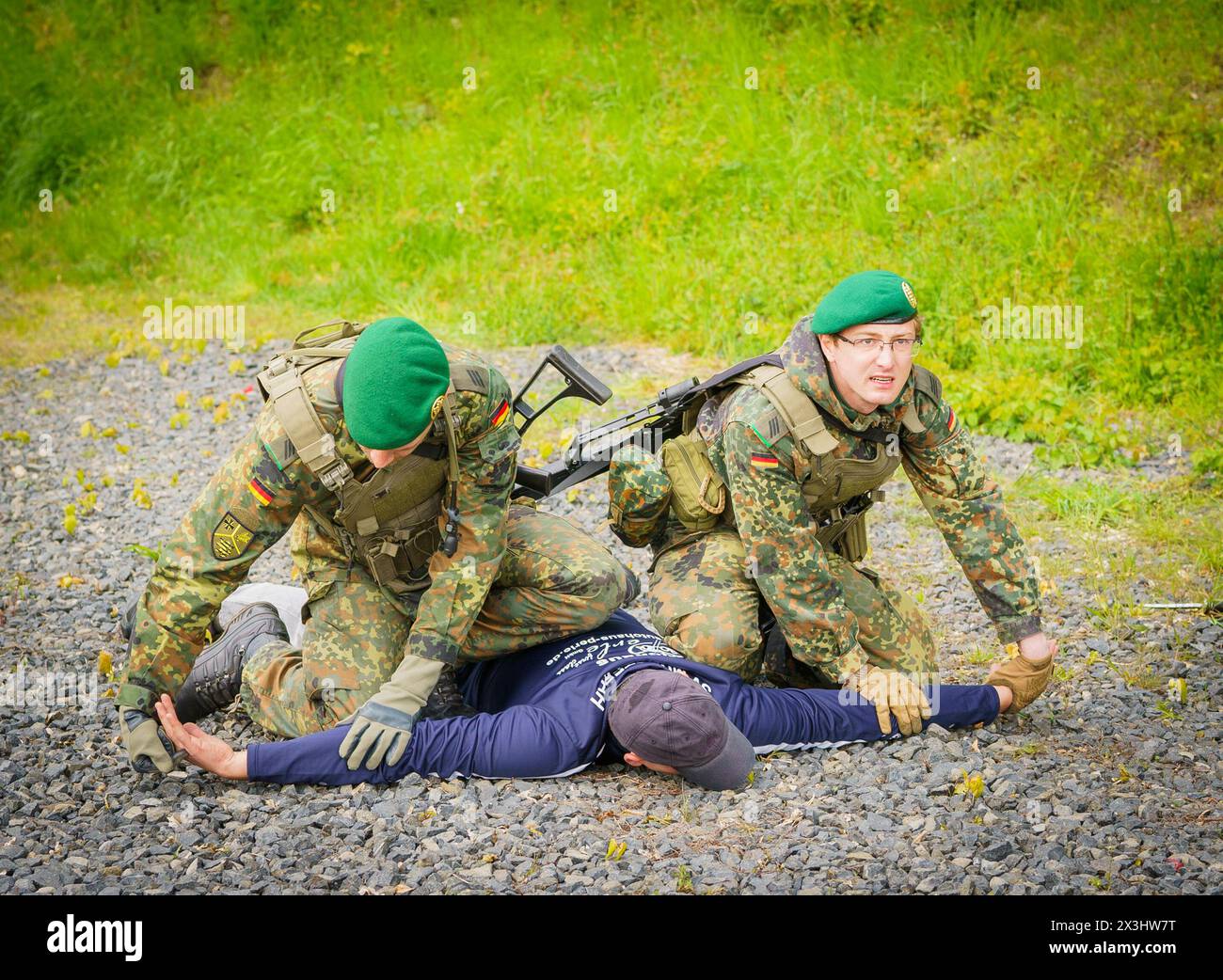 27 April 2024, Hesse, Alsfeld: The exercise shows how a man who has ...