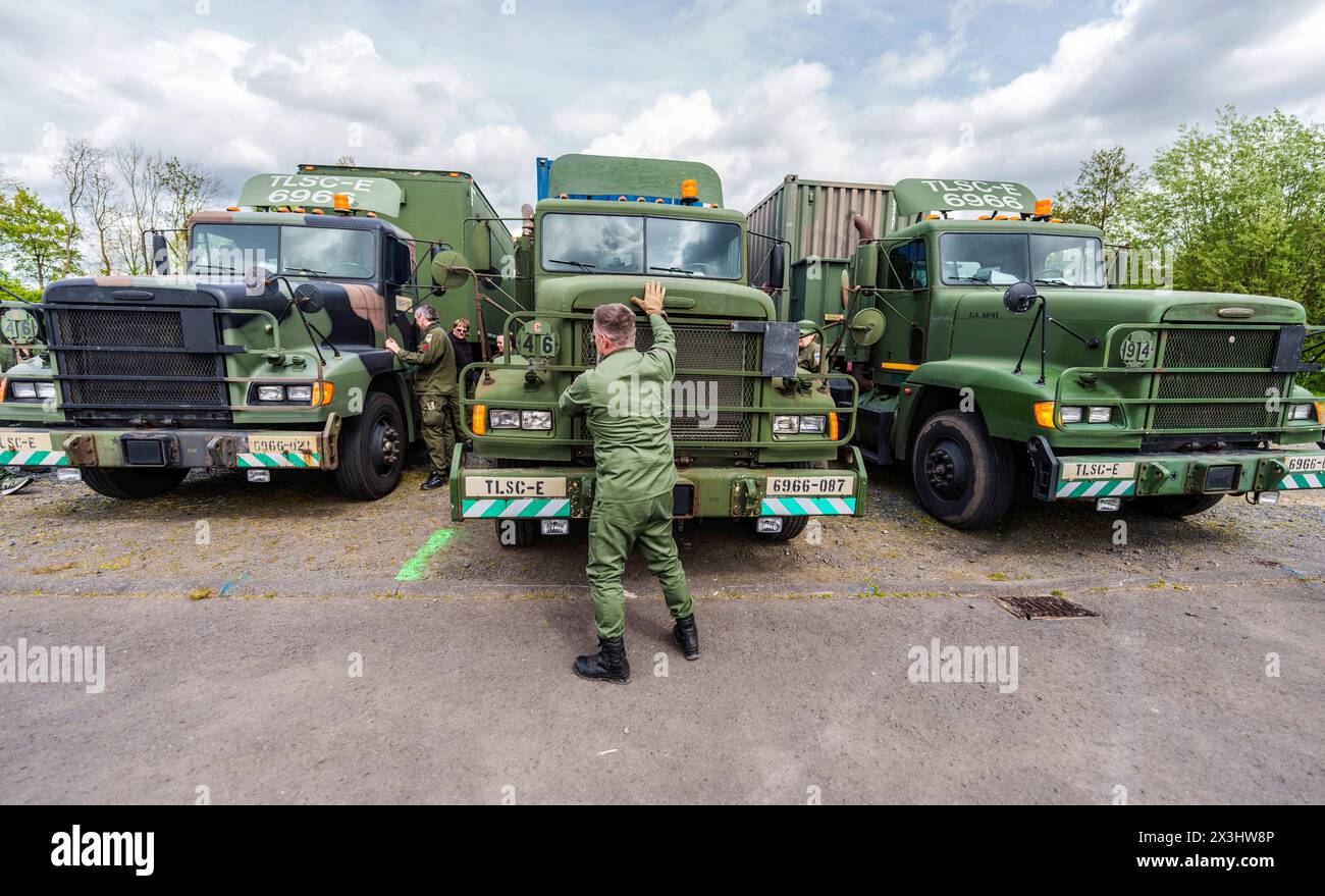 27 April 2024, Hesse, Alsfeld: A civilian employee of the US Army ...