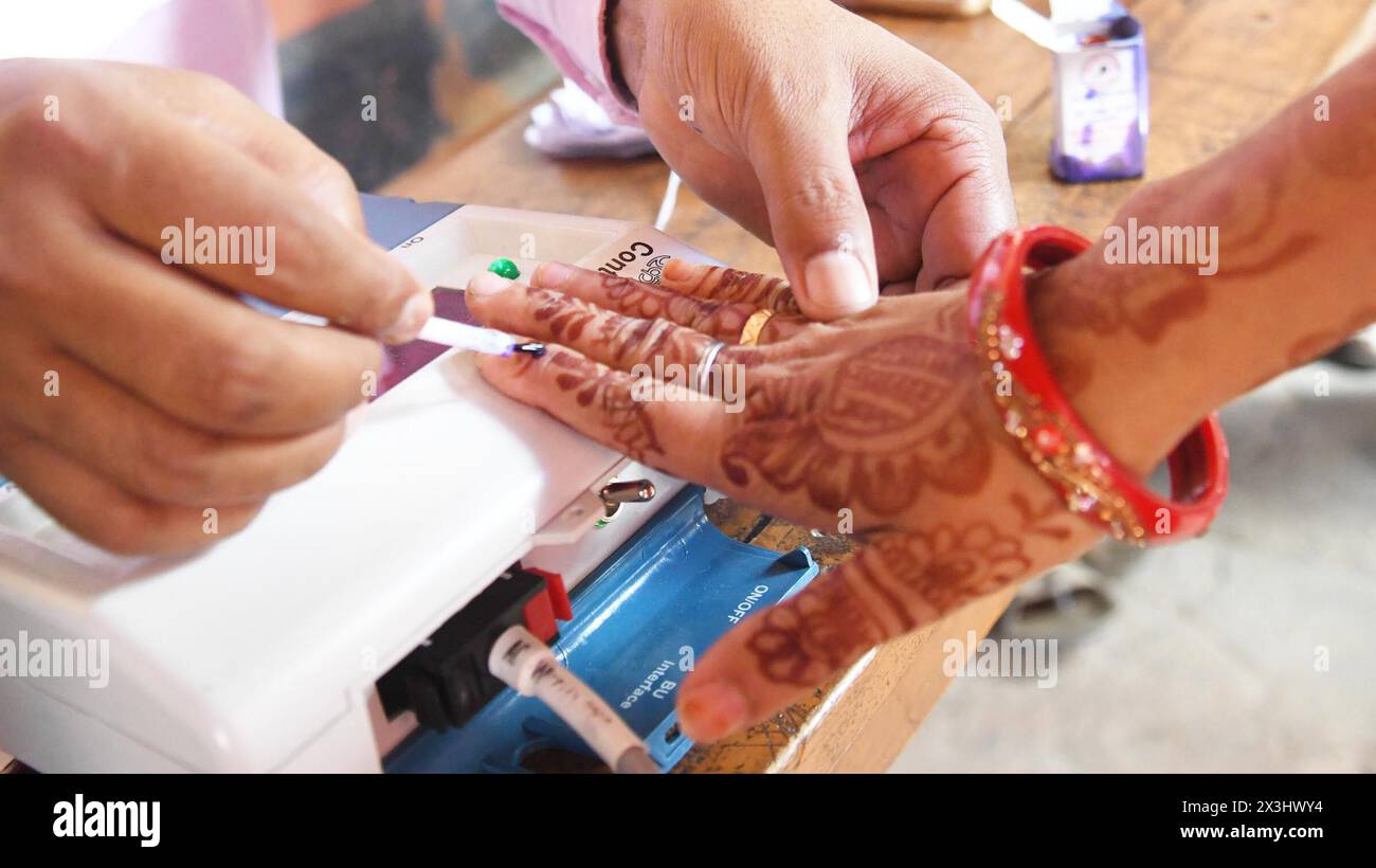 BHAGALPUR, INDIA - APRIL 26: Voters casting their votes during second phase of Lok Sabha election at a polling booth   on April 26, 2024 in Bhagalpur, India.  (Photo by Santosh Kumar/Hindustan Times/Sipa USA) Stock Photo