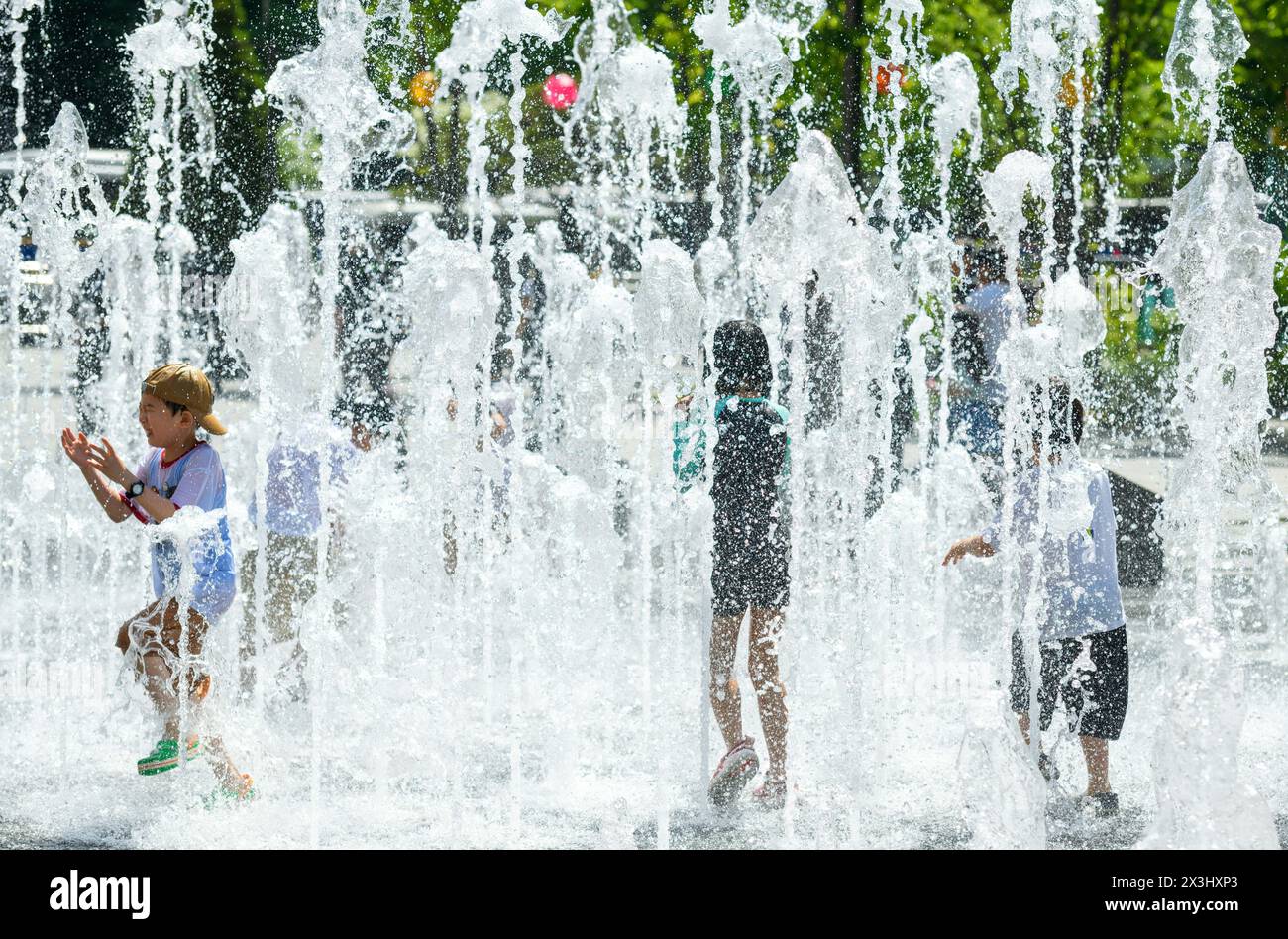Seoul, South Korea. 27th Apr, 2024. South Korean children play with water at the fountain in the high temperature afternoon at Gwanghwamun Square in Seoul. On April 27, the temperature in Seoul is up to 26 degrees Celsius. (Photo by Kim Jae-Hwan/SOPA Images/Sipa USA) Credit: Sipa USA/Alamy Live News Stock Photo