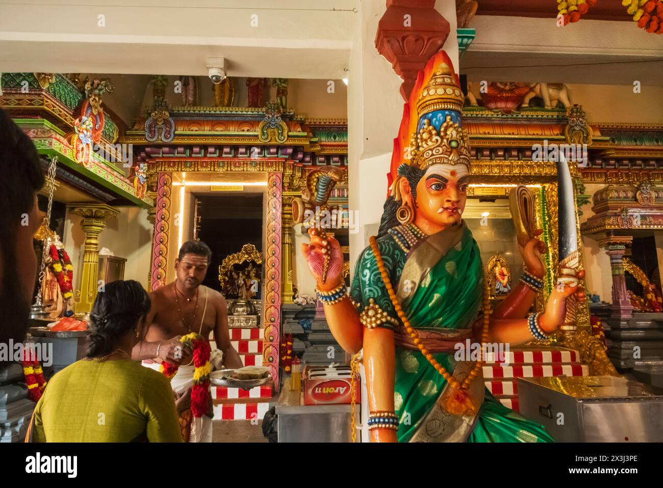 Inside statues of hindu deities hi-res stock photography and images - Alamy