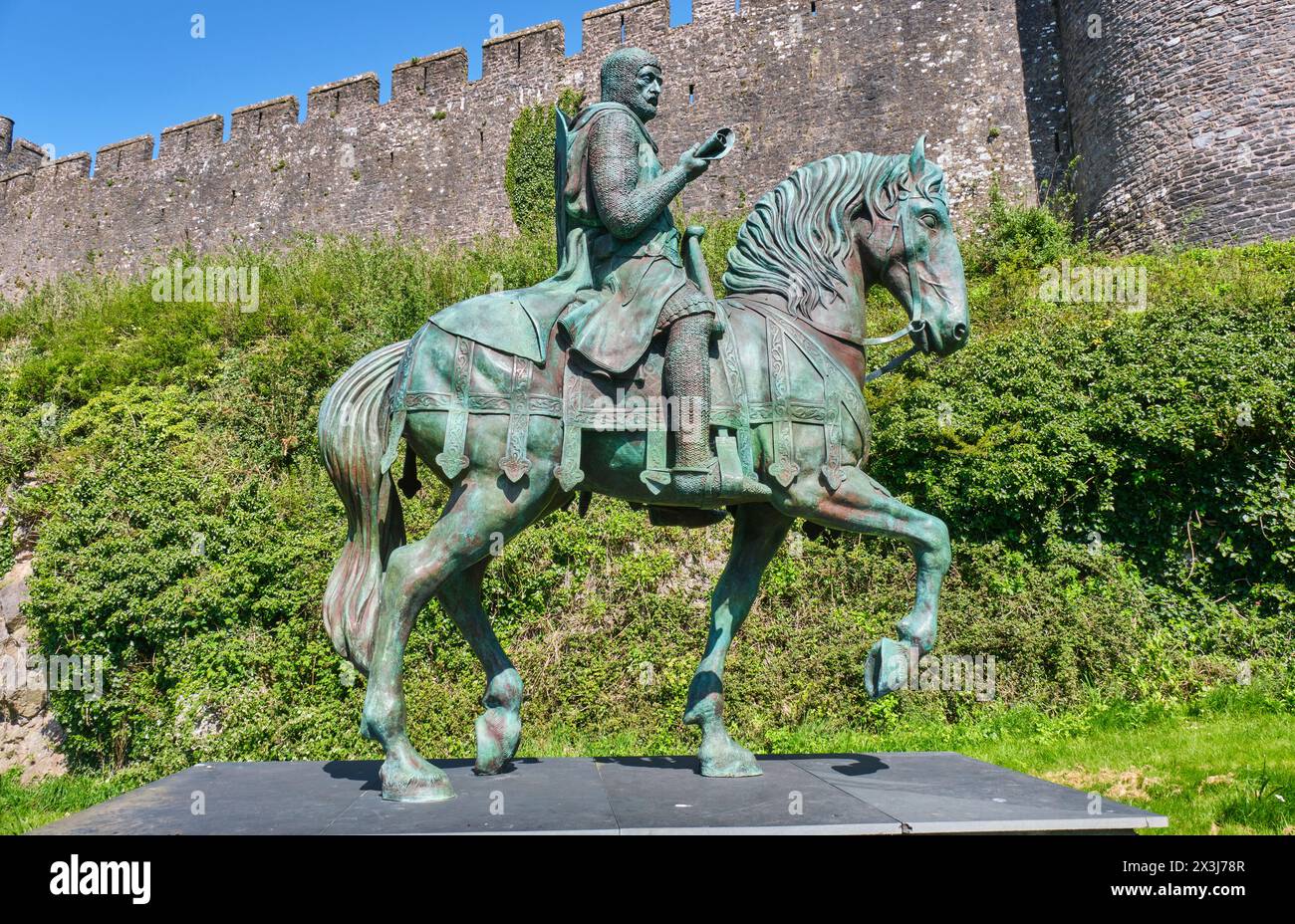 William Marshall statue outside Pembroke Castle, Pembroke, Pembrokeshire, Wales Stock Photo