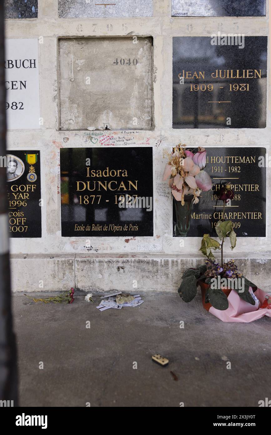 Paris, France, November 11, 2023. The Urn-grave of the American dancer ...
