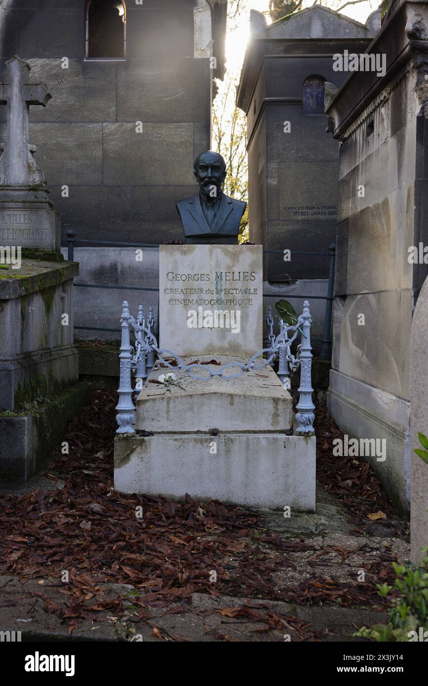 Paris, France, November 11, 2023. The grave of the French filmmaker, actor and illusionist Georges Melies(Marie-Georges-Jean Melies, 1861-1938), in the 64th division of the Pere-Lachaise cemetery. ©Isabella De Maddalena/opale.photo Stock Photo