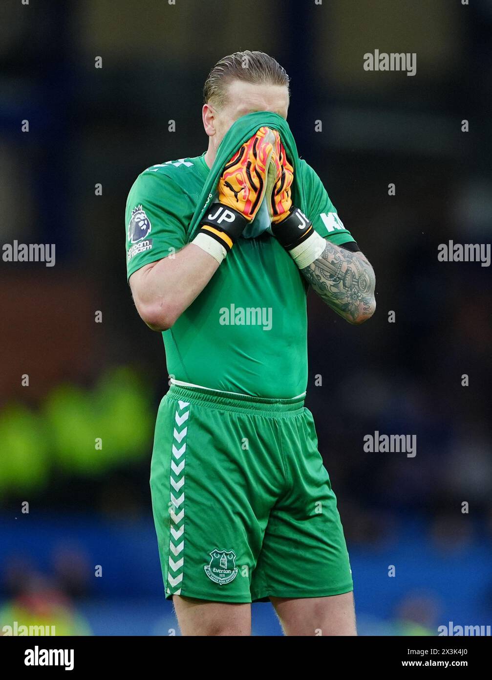 Everton goalkeeper Jordan Pickford wipes his face with his shirt during the Premier League match at Goodison Park, Liverpool. Picture date: Saturday April 27, 2024. Stock Photo