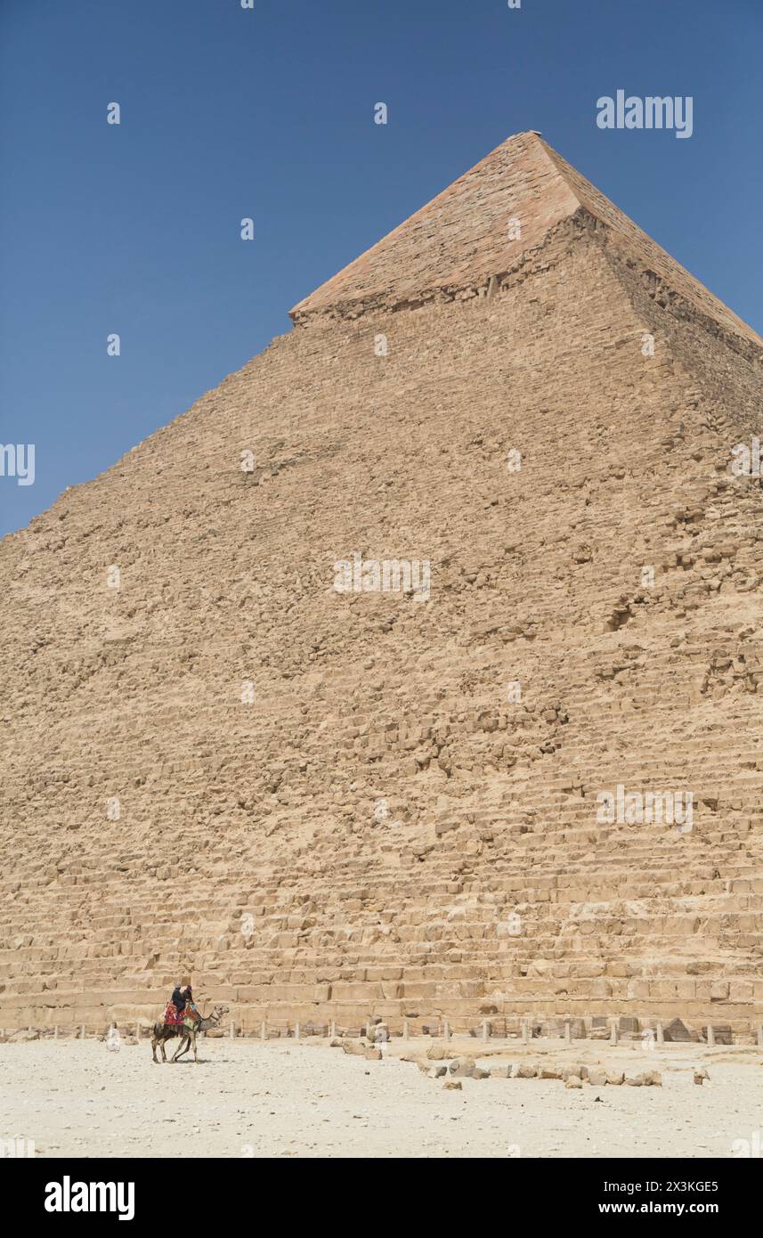 Riders with Camels, Khafre Pyramid (background), Great Pyramids of Giza ...