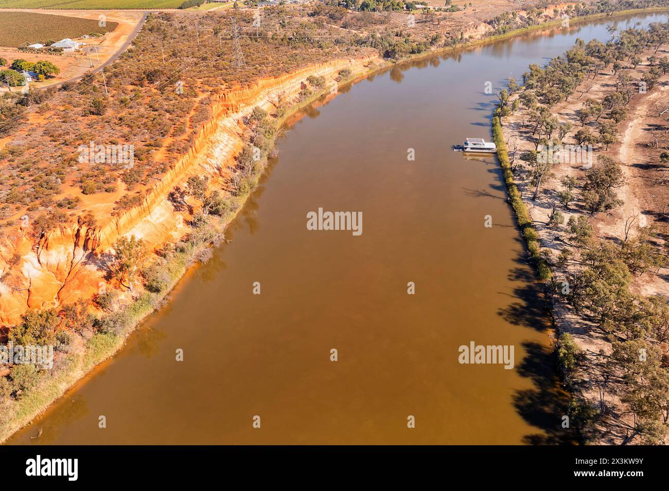 Left to right aerial top down view of Murray river stream at Red Cliffs in Victoria and NSW, Austalia. Stock Photo