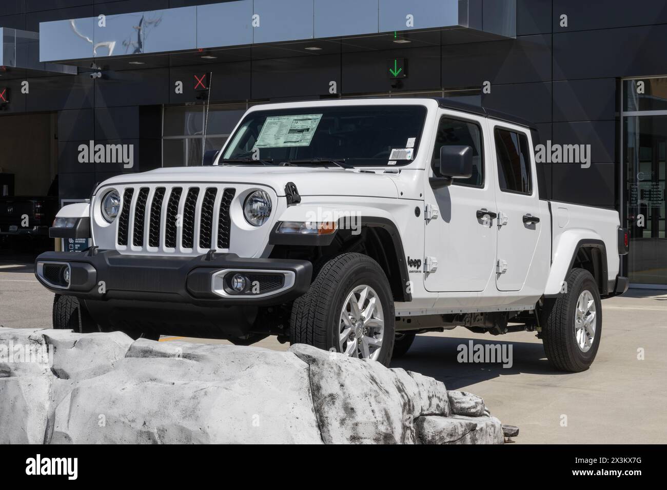 Lafayette - April 25, 2024: Jeep Gladiator Sport 4X4 display at a dealership. Jeep offers the Gladiator in Sport, Rubicon, Mojave, and Altitude models Stock Photo