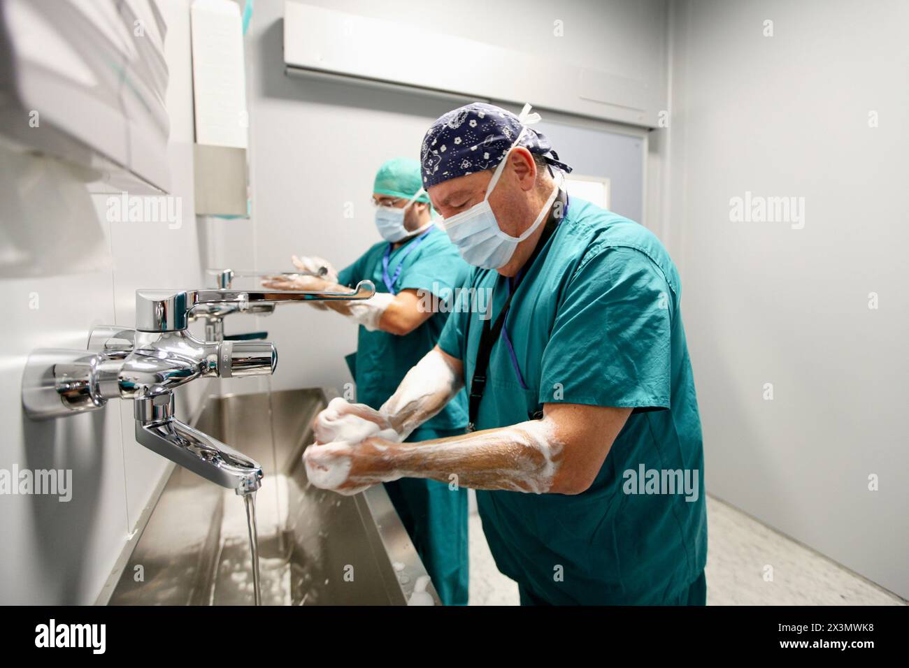 Surgeon, Surgery, Operating room, Onkologikoa Hospital, Oncology ...
