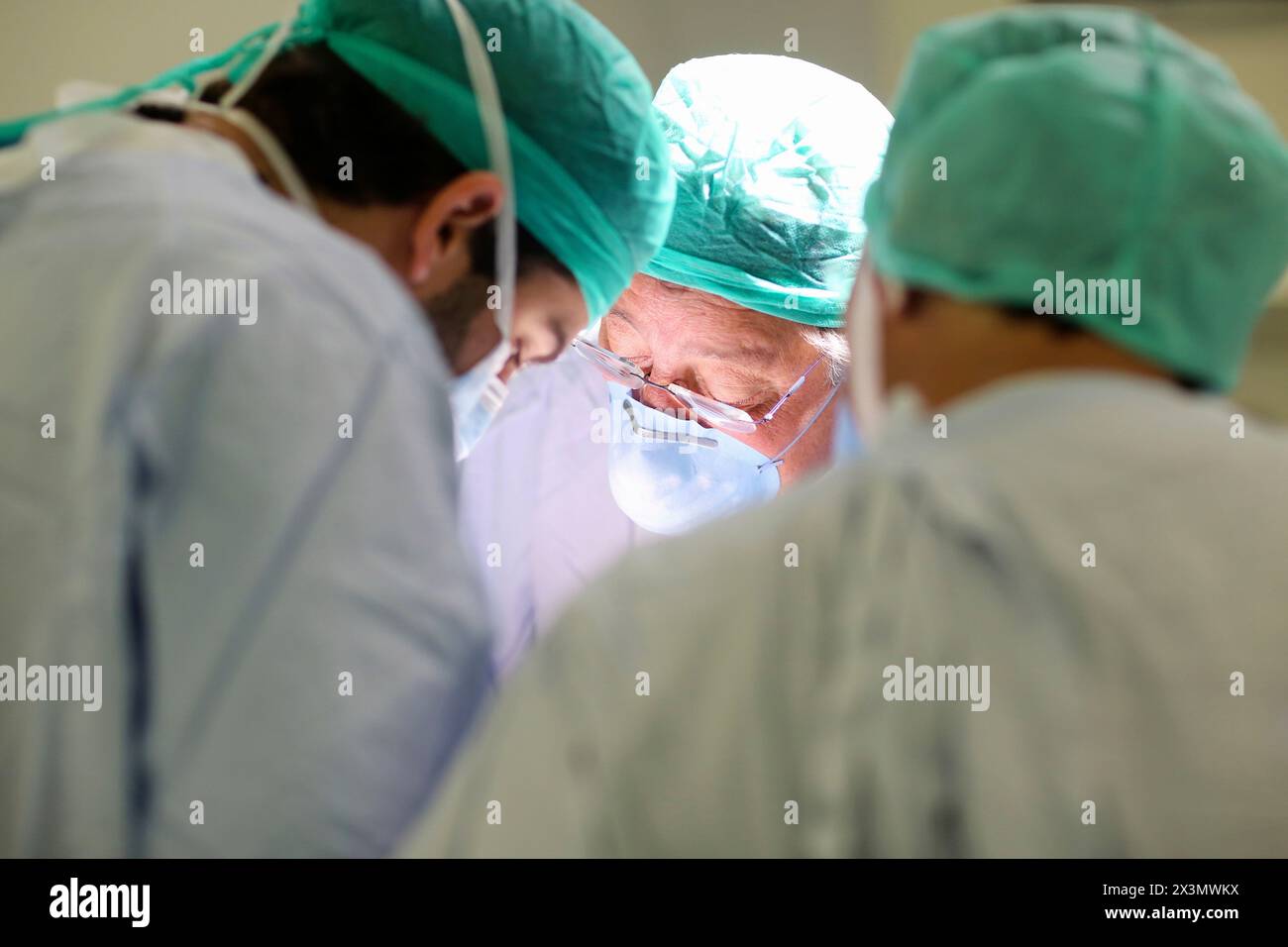 Surgeon, Surgery, Operating room, Onkologikoa Hospital, Oncology ...