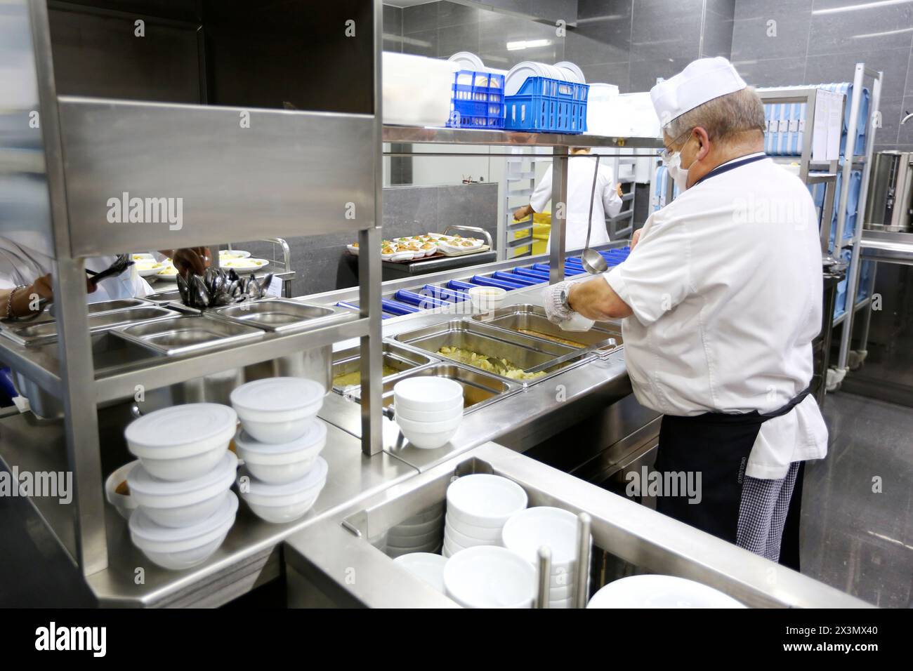 Cook, Food menu preparation, hospital kitchen, Onkologikoa Hospital ...