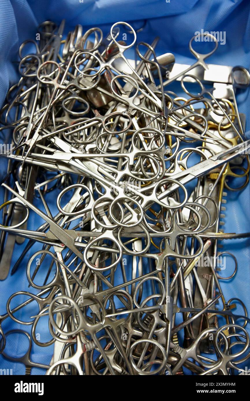 Cleaning surgical instruments sterilization hires stock photography