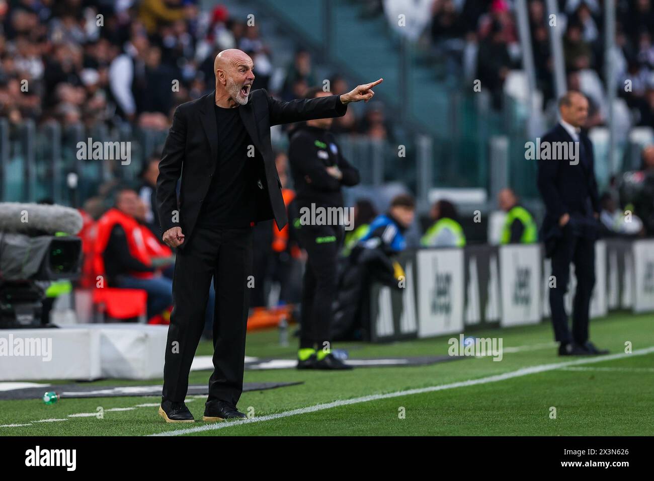 Turin, Italy. 27th Apr, 2024. Stefano Pioli Head Coach of AC Milan shouts to his players during the Serie A 2023/24 football match between Juventus FC and AC Milan at Allianz Stadium. Final score; Juventus 0;0 Milan Credit: SOPA Images Limited/Alamy Live News Stock Photo