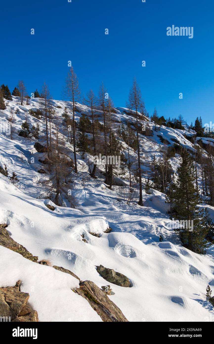 Cold mountain hi-res stock photography and images - Alamy