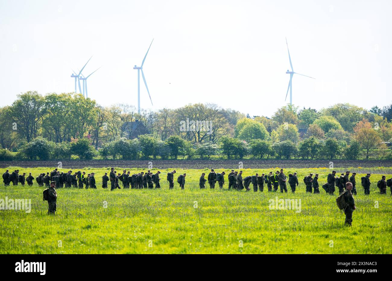 Kranenburg, Germany. 28th Apr, 2024. Bundeswehr soldiers search for a missing boy with a human chain in a field. Six-year-old Arian from Elm is still missing. The search for him continues. Credit: Daniel Bockwoldt/dpa/Alamy Live News Stock Photo