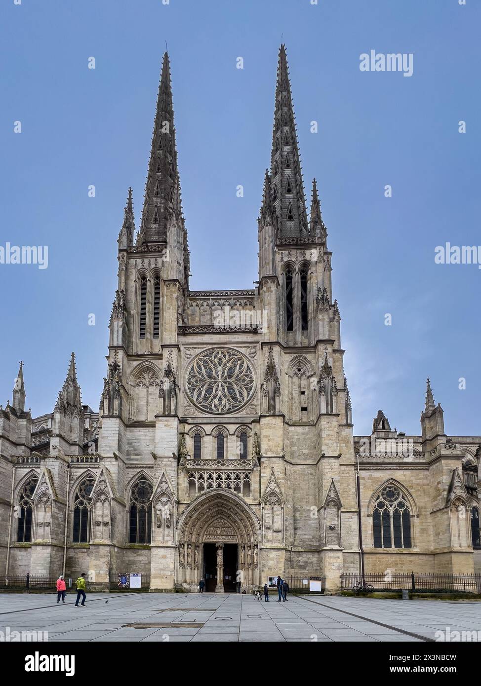 An ultra-wide angle photo of the Cathedral of St Andrew of Bordeaux Stock Photo