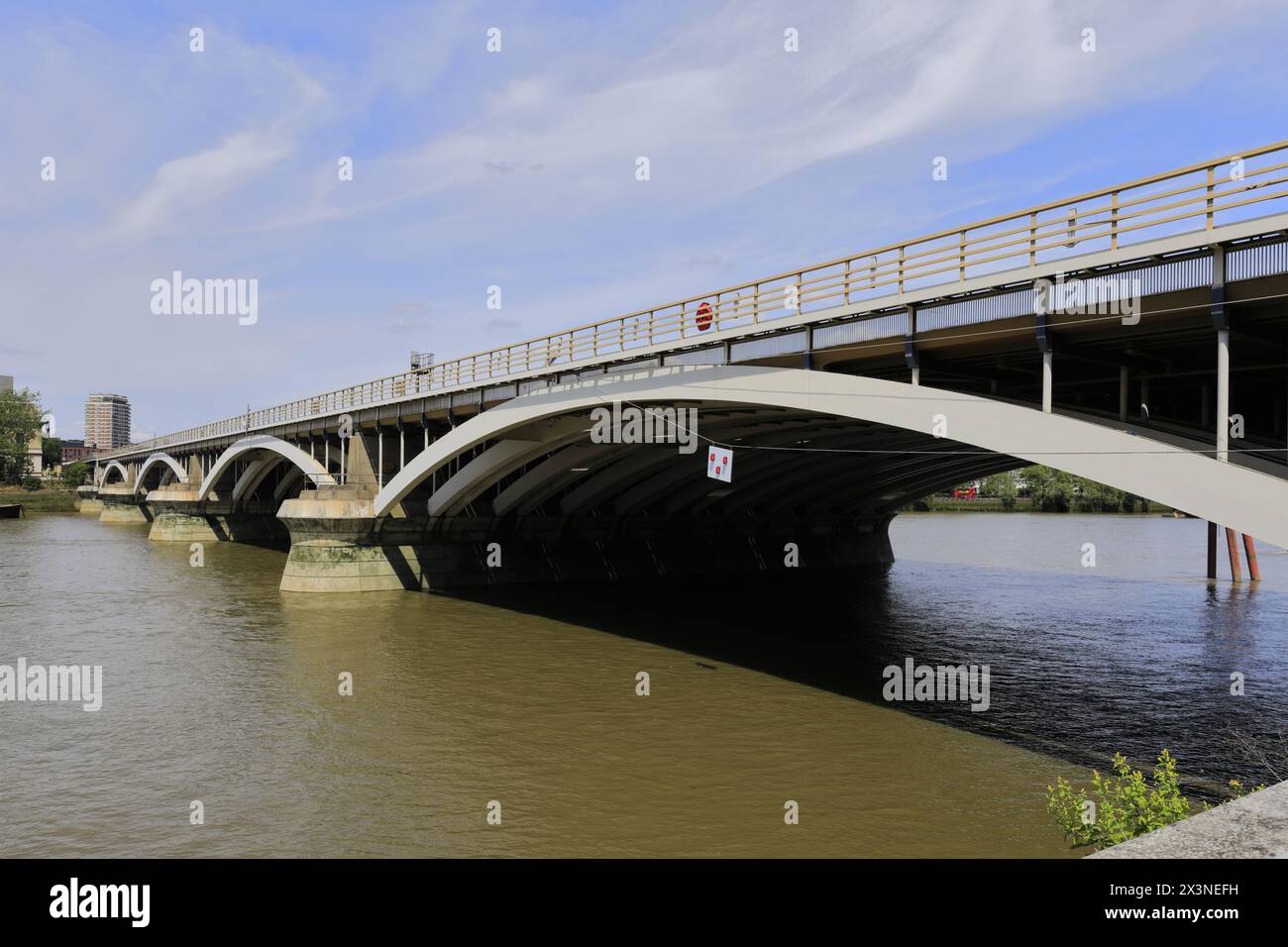 Bridges restaurant hi res stock photography and images Page 13 Alamy