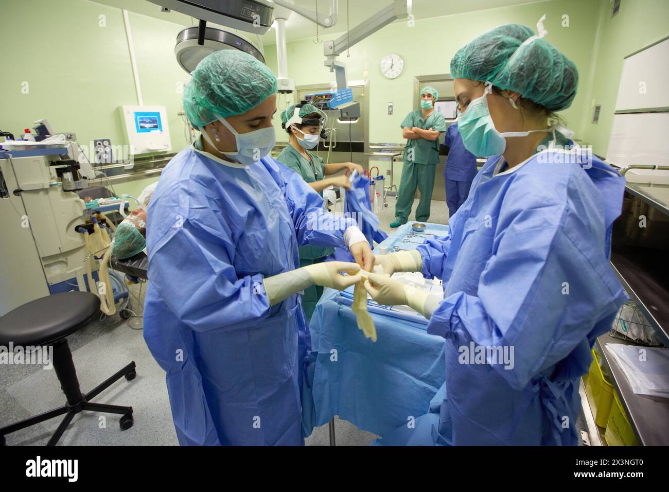 Tonsillectomy, Surgeons performing a tonsillectomy tonsil removal surgery, ORL, Otolaryngology Operating Room, Hospital Donostia, San Sebastian, Gipuz Stock Photo